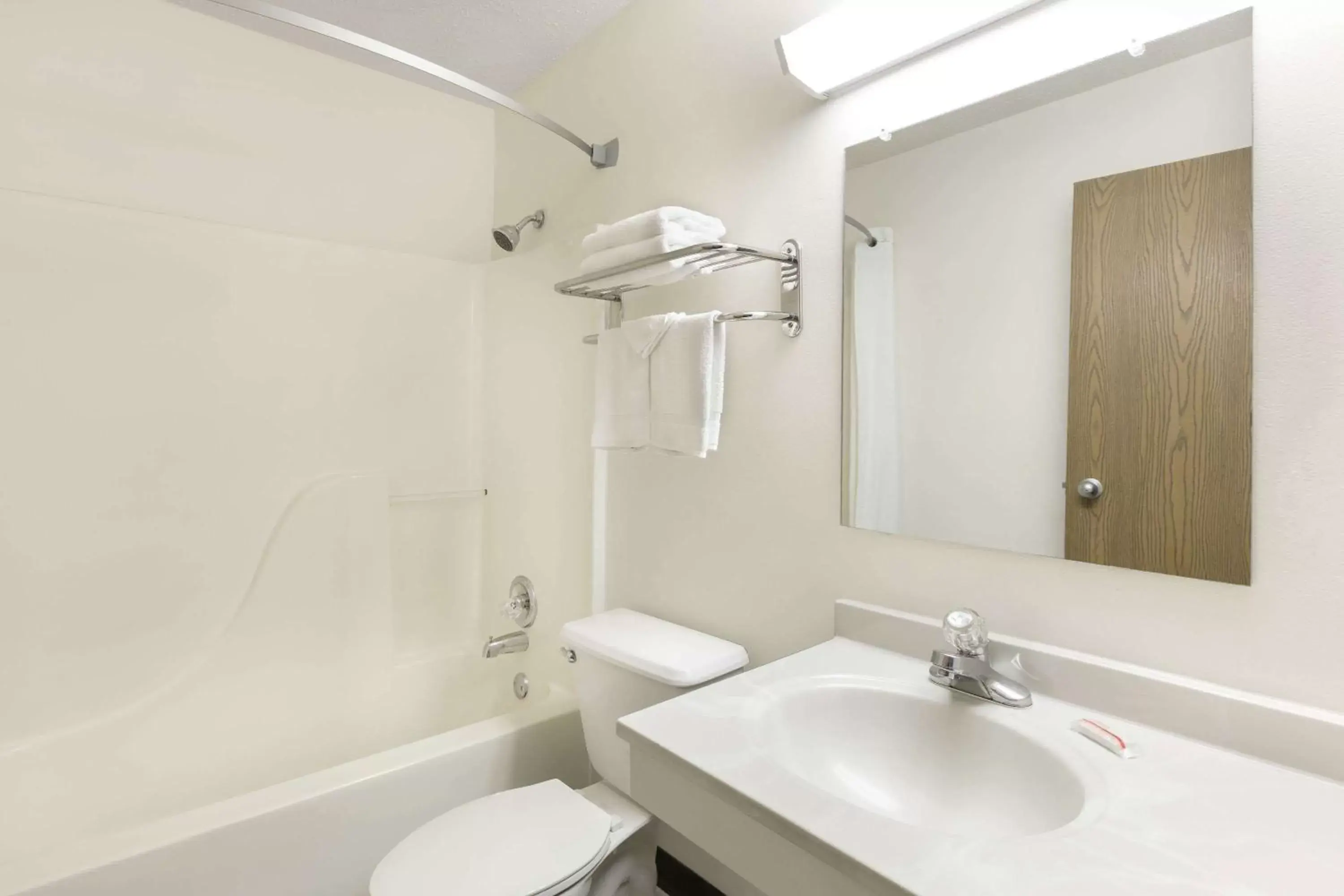 Bathroom in Super 8 by Wyndham Grapevine/DFW Airport Northwest