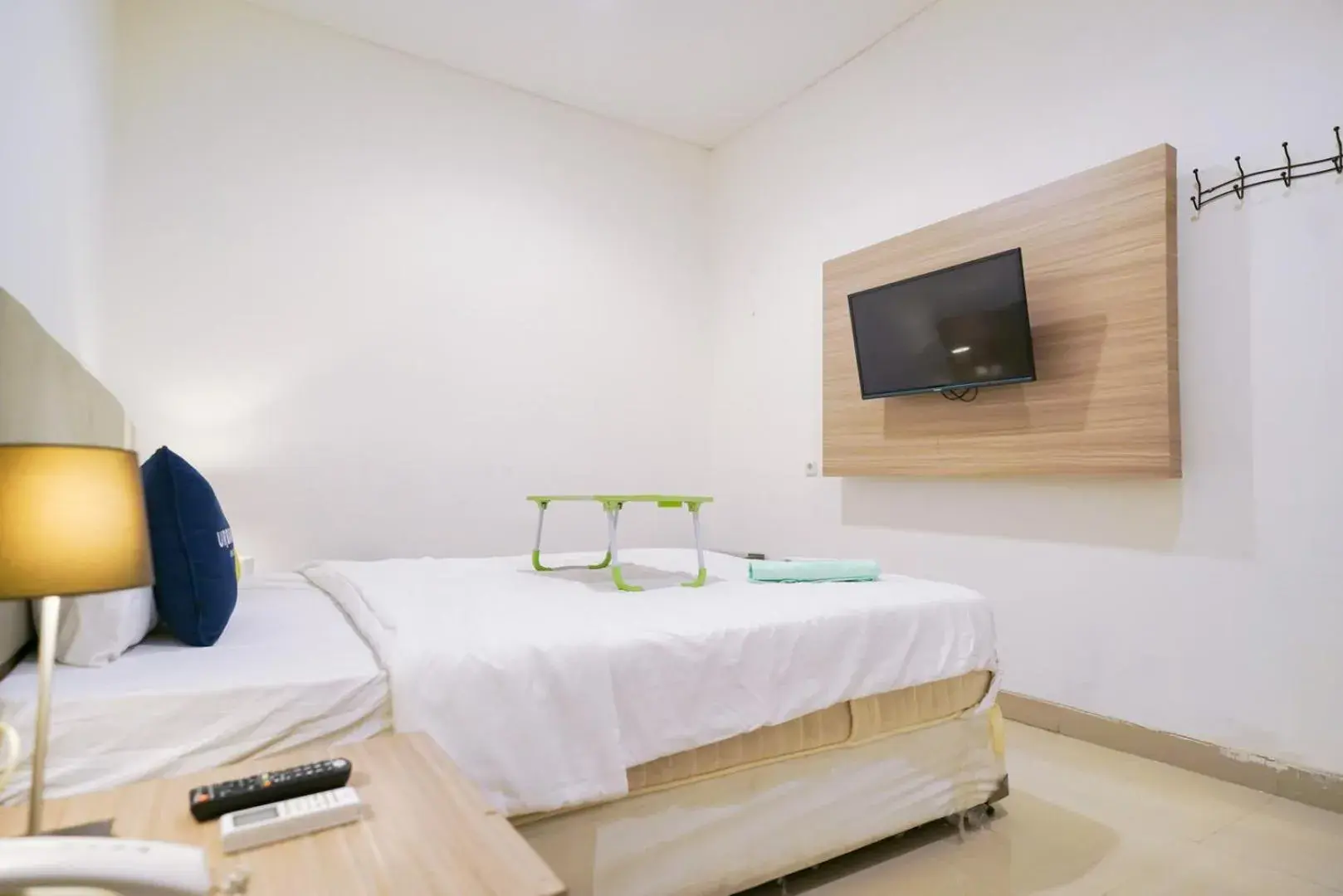 Bedroom, Bed in Urbanview Hotel Bes Mangga Besar