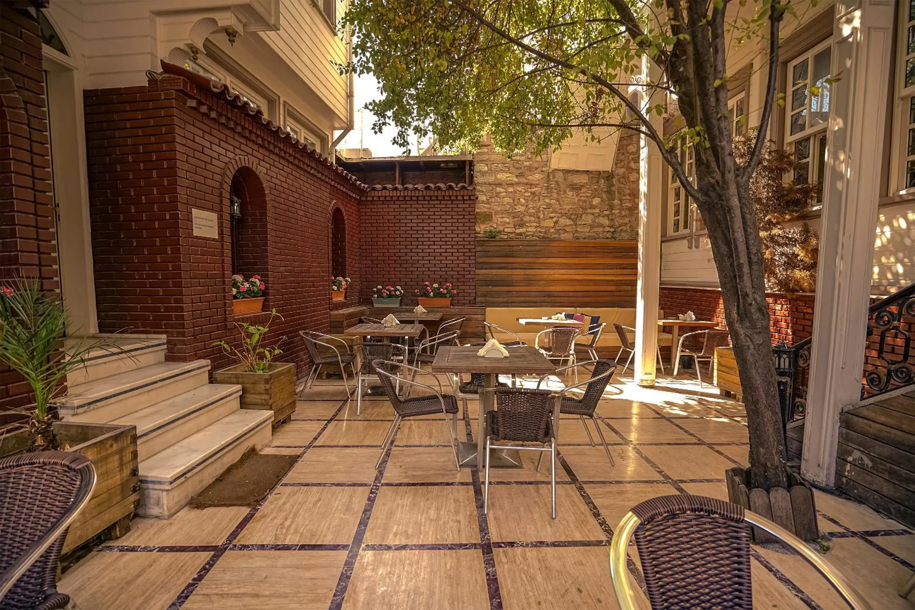 Garden, Restaurant/Places to Eat in Avicenna Hotel Sultanahmet