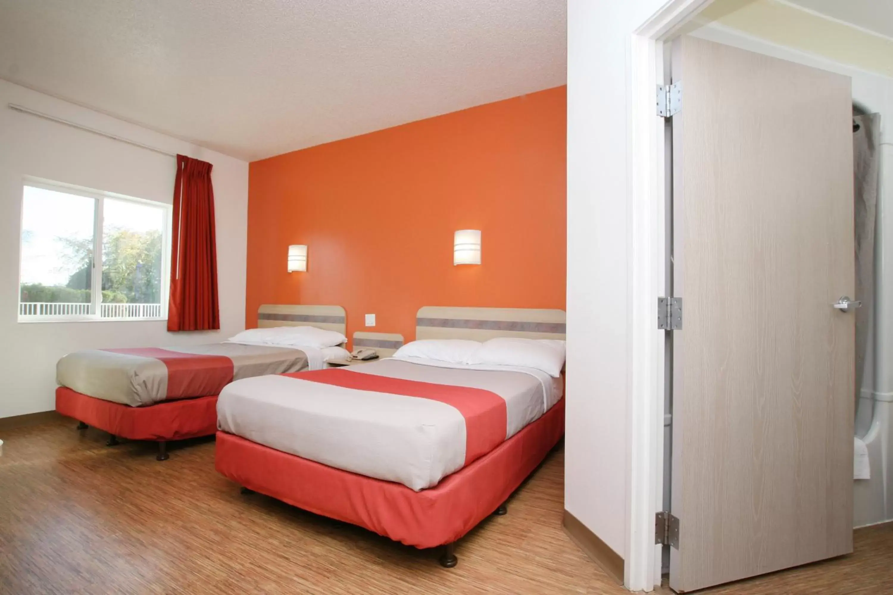Bedroom, Bed in Motel 6-Colchester, VT - Burlington
