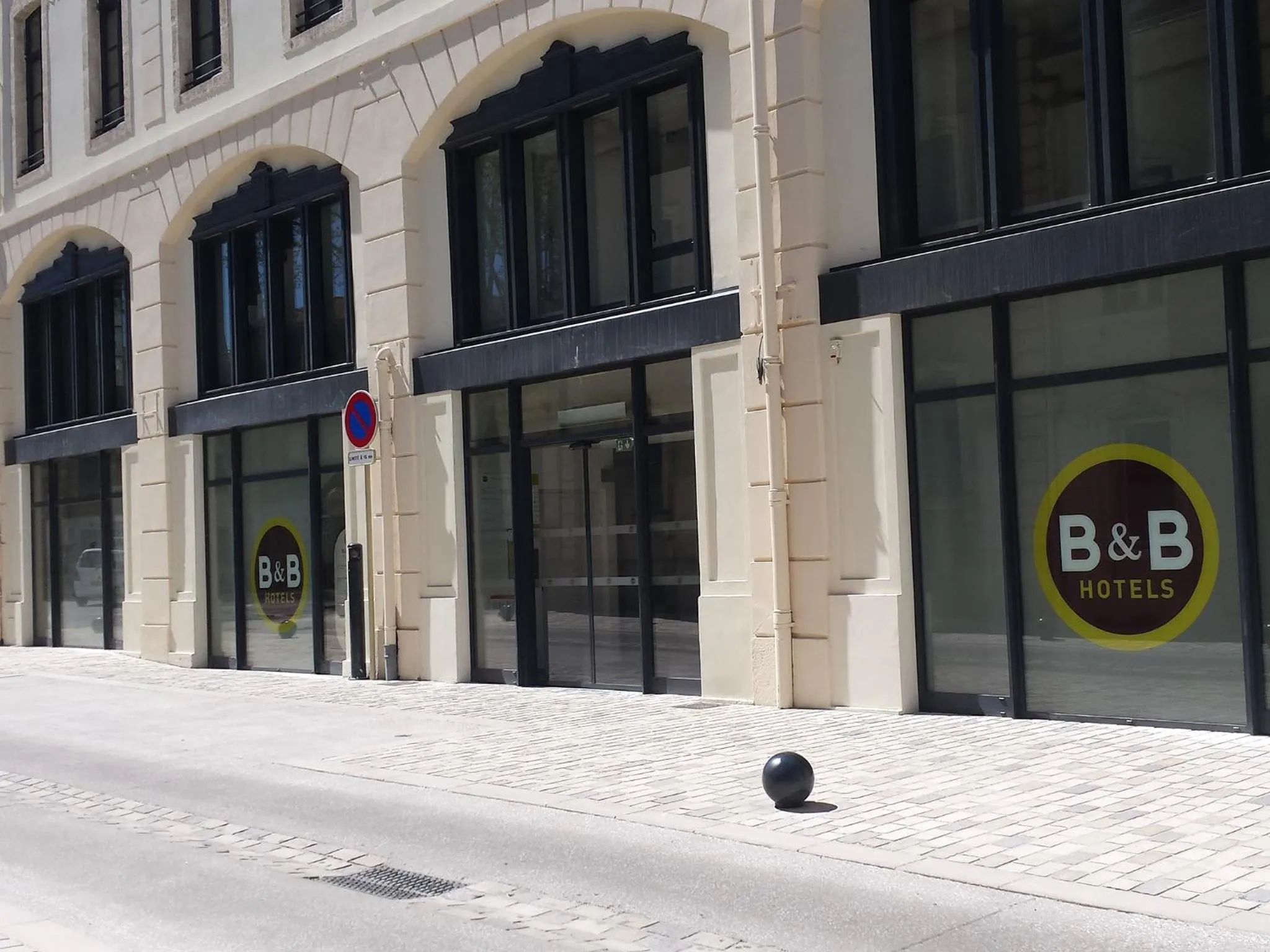 Property building in B&B HOTEL Castres Centre Gambetta