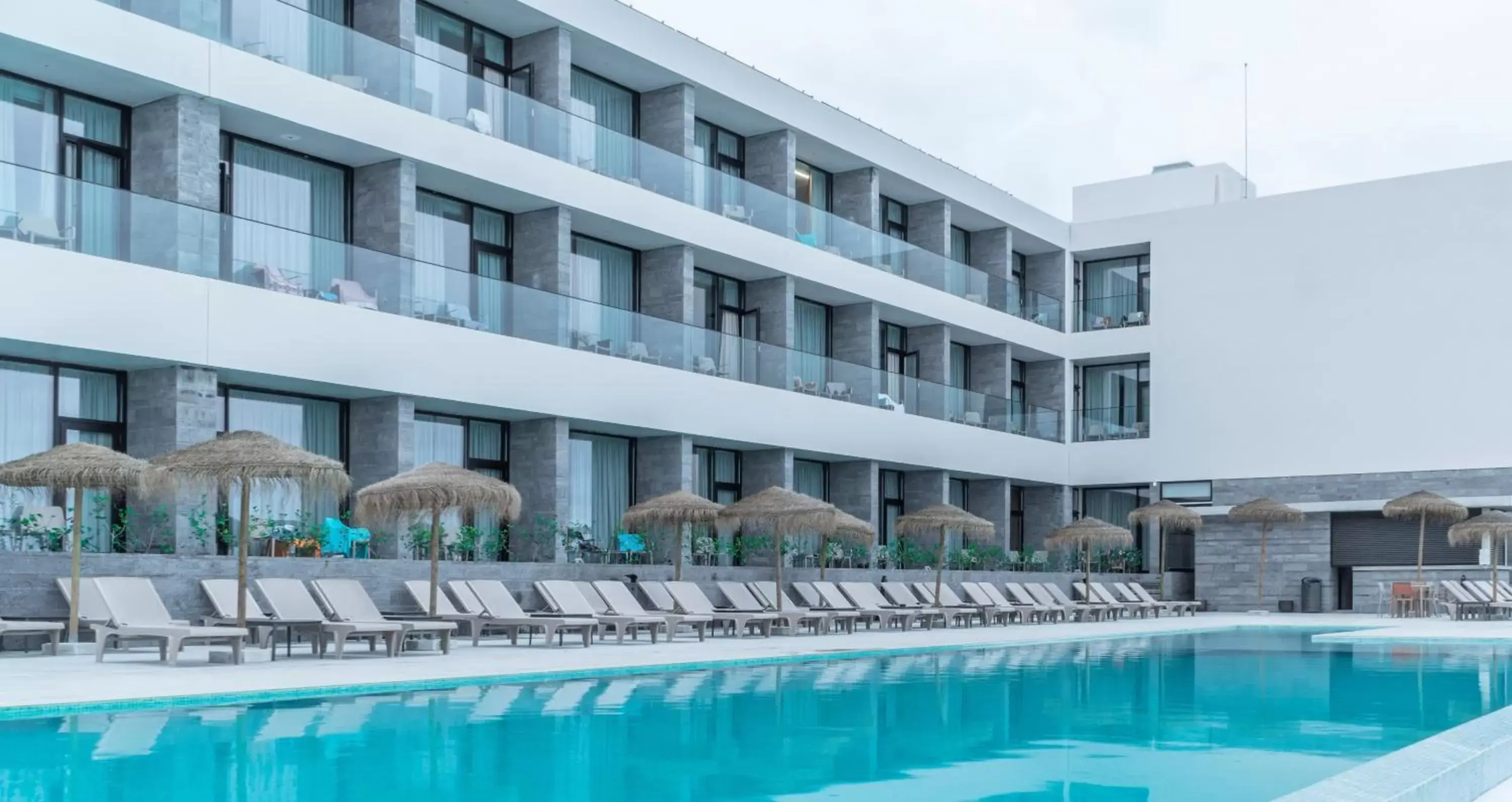 Property building, Swimming Pool in Hotel Verde Mar & SPA