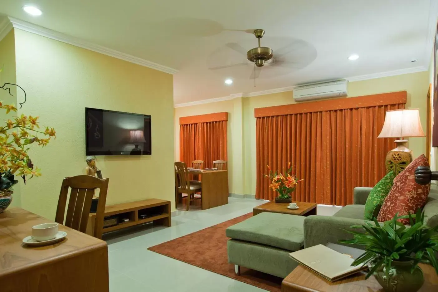 TV and multimedia, TV/Entertainment Center in Baan Souy Resort