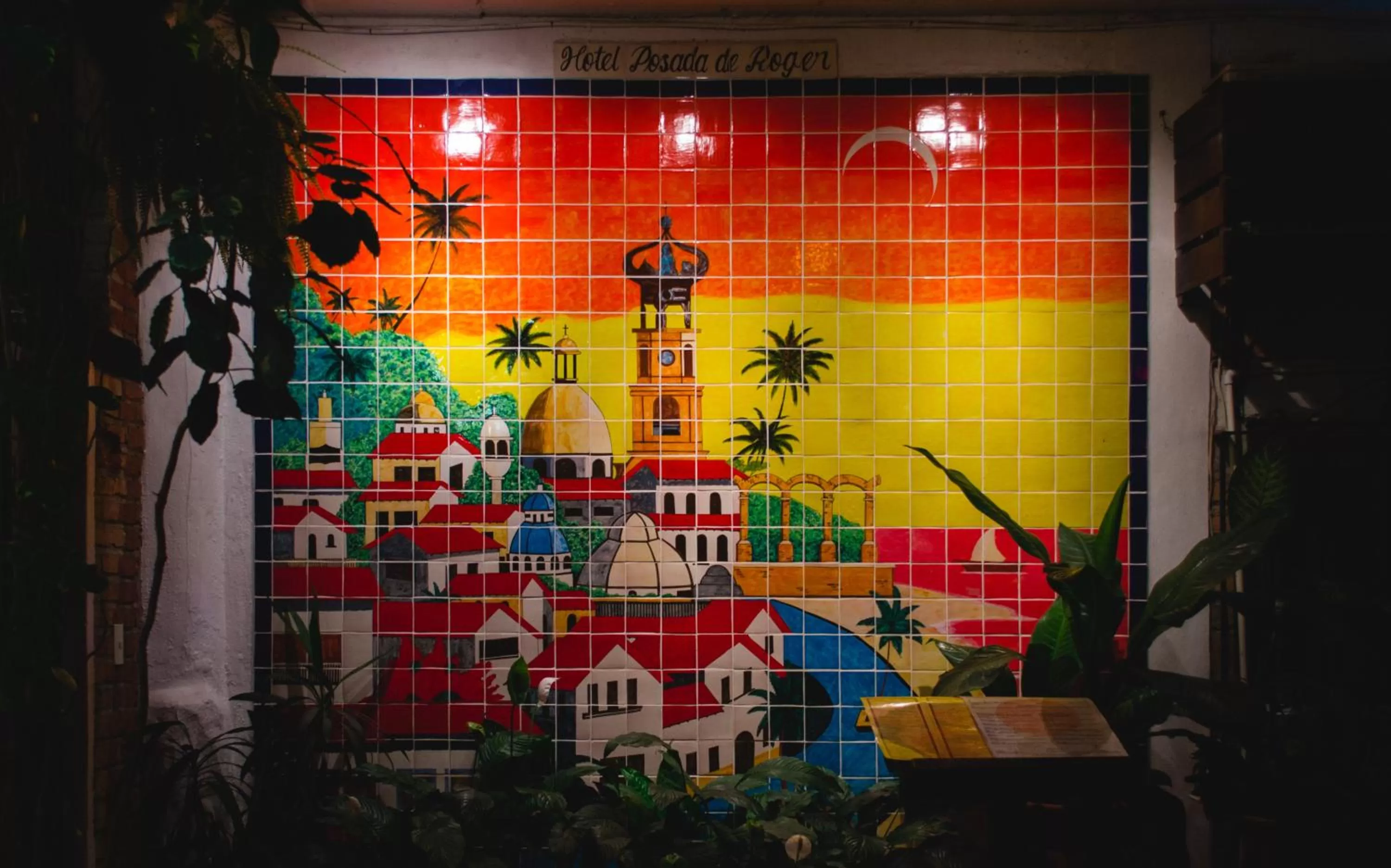 Patio in Hotel Posada De Roger - Near Los Muertos Beach