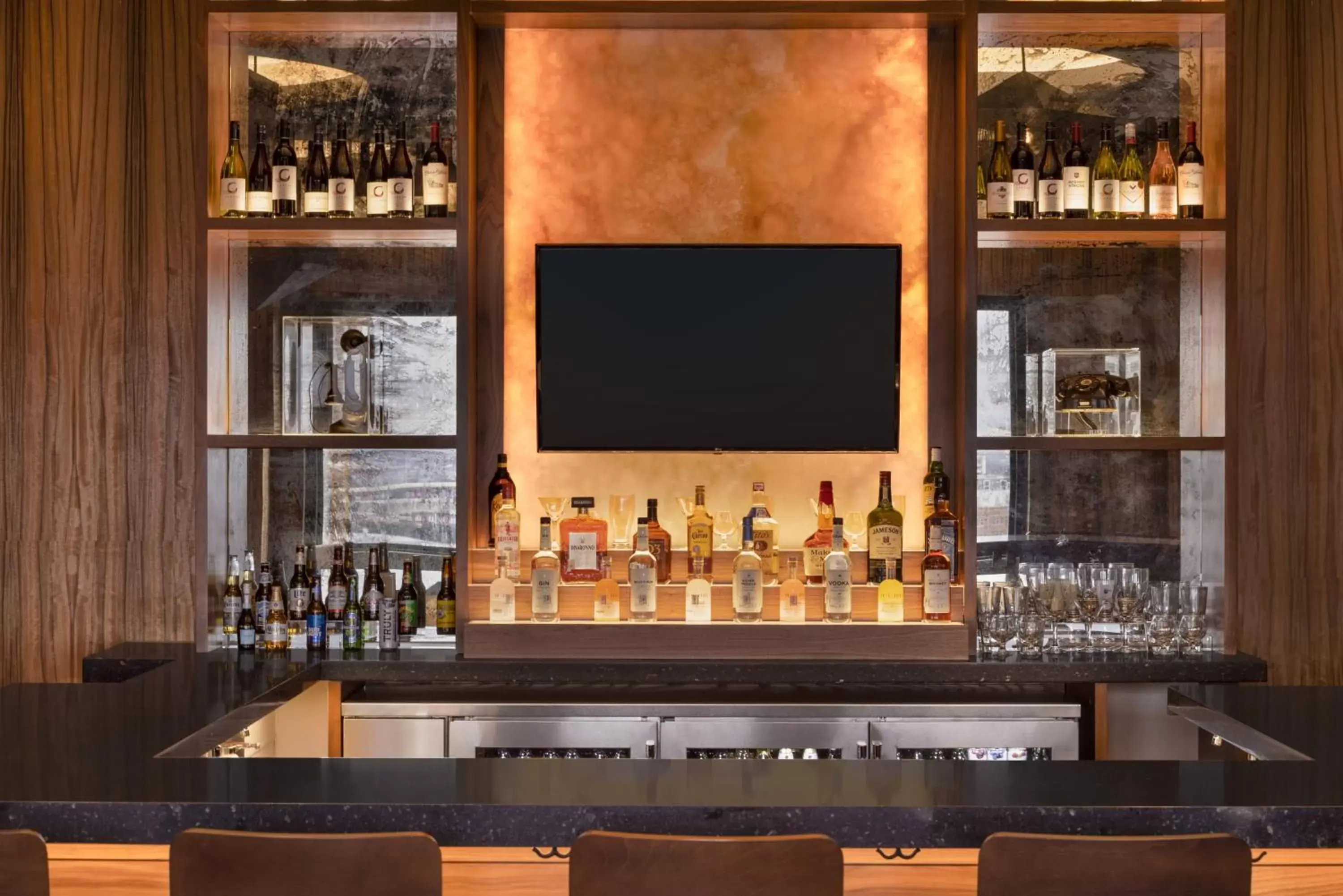 Lounge or bar in Hyatt Place Houston Downtown