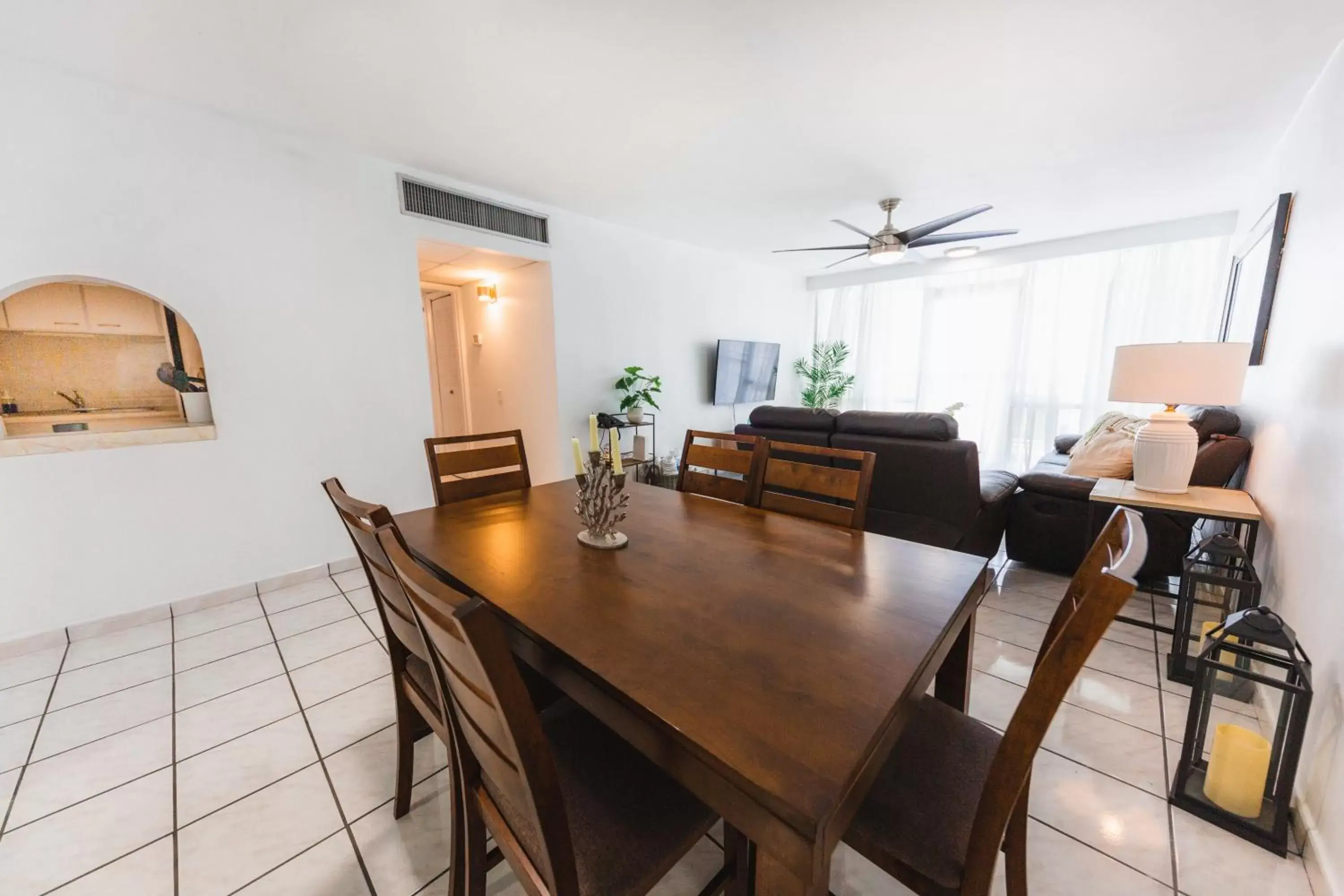 Kitchen or kitchenette, Dining Area in ESJ Towers by Chana