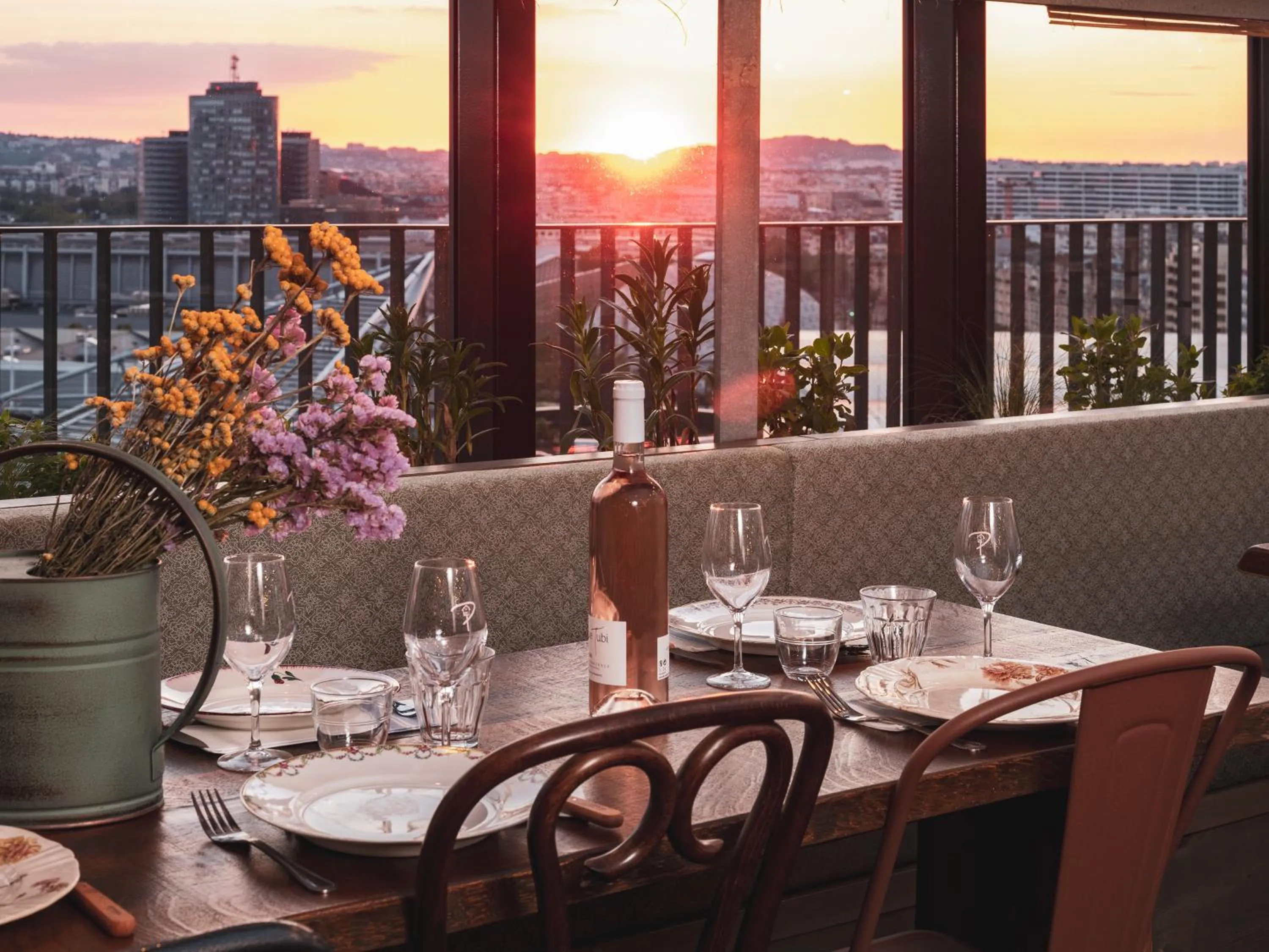 Patio in Novotel Paris Porte Versailles