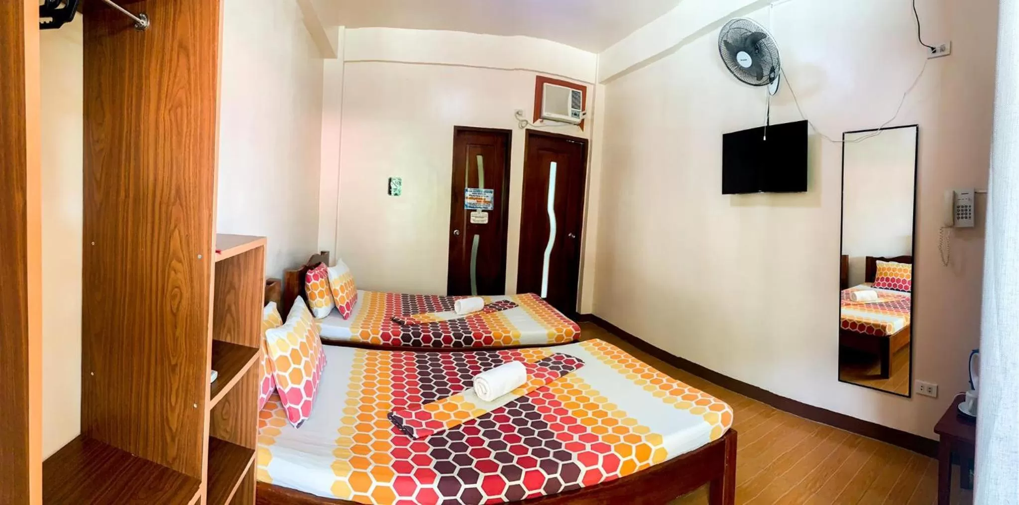 Photo of the whole room, Bed in Jurias Garden Hotel