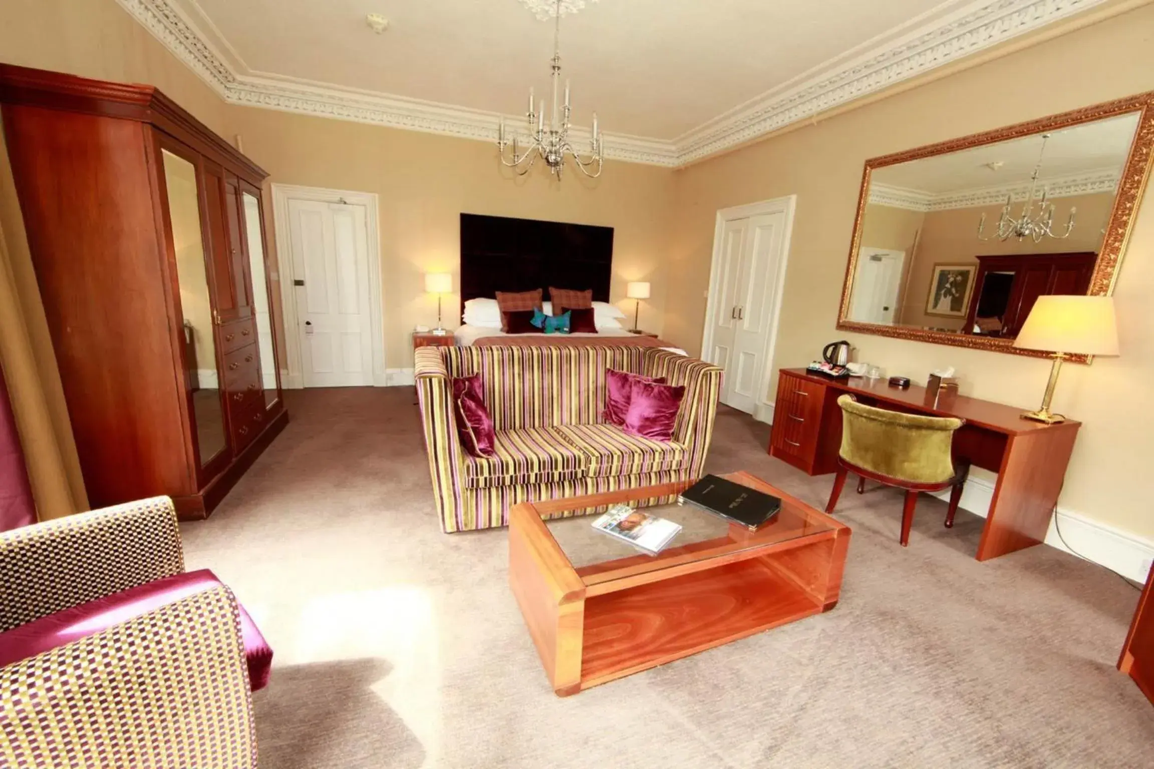 Photo of the whole room, Seating Area in Tor-Na-Coille Hotel