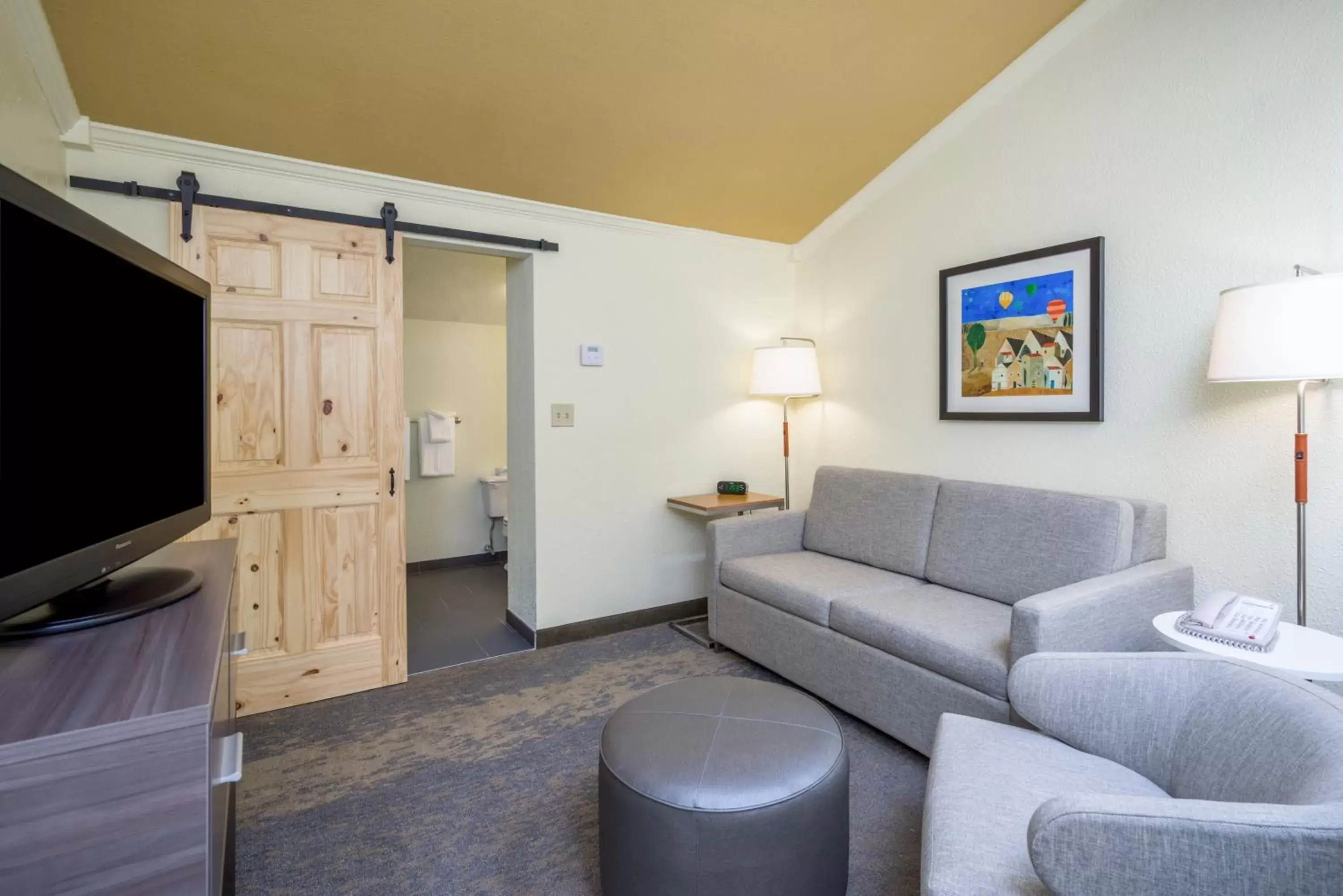 Photo of the whole room in Holiday Inn Cape Cod - Hyannis by IHG Photo of the whole room in Holiday Inn Cape Cod - Hyannis by IHG