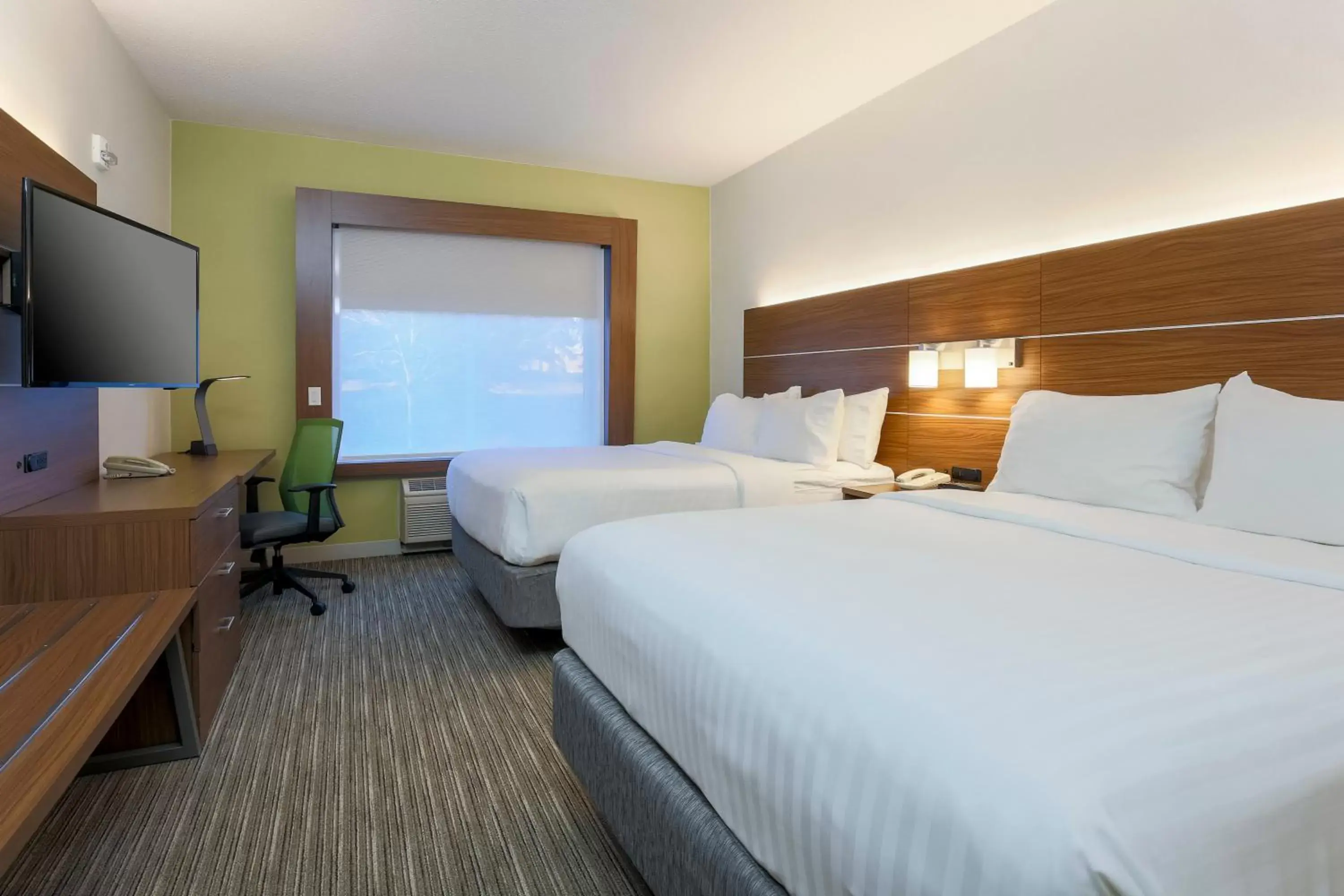 Photo of the whole room, Bed in Holiday Inn Express Irondequoit, an IHG Hotel