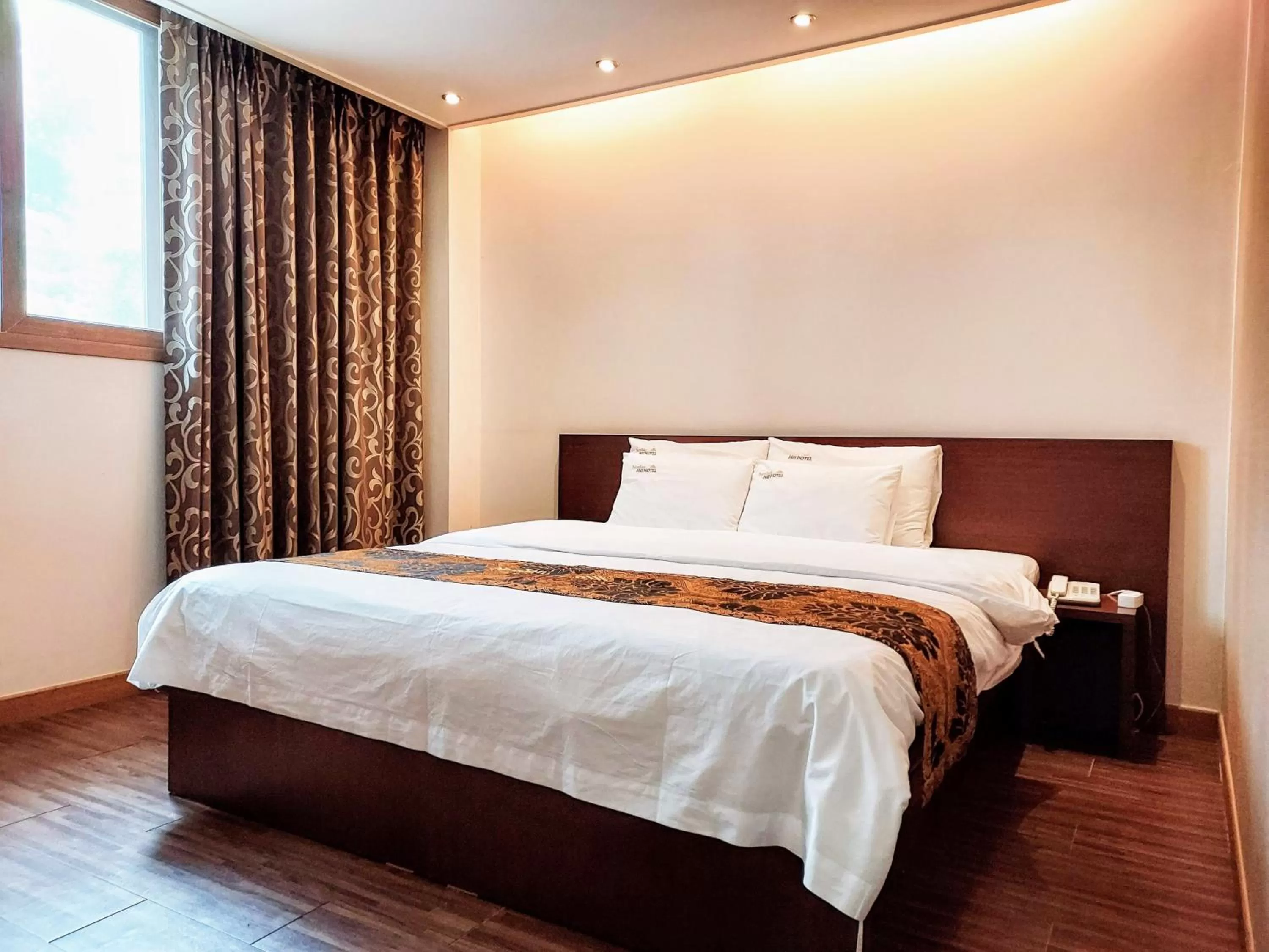 Deluxe Double Room in Namsan Hill Hotel