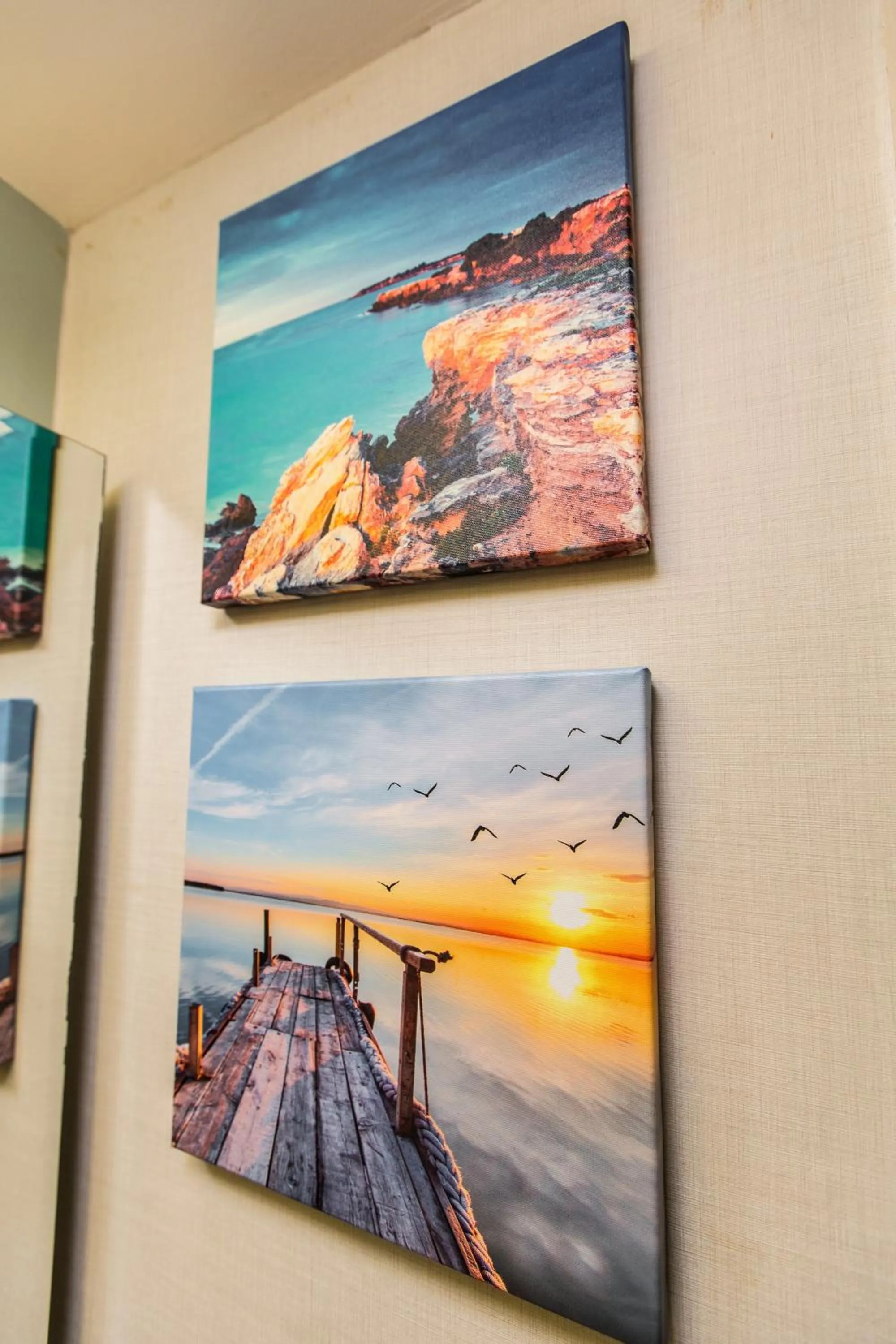 Tropical Studios at Marine Surf Waikiki - FREE PARKING - BEST LOCATION - FULL KITCHEN - SWIMMING POOL