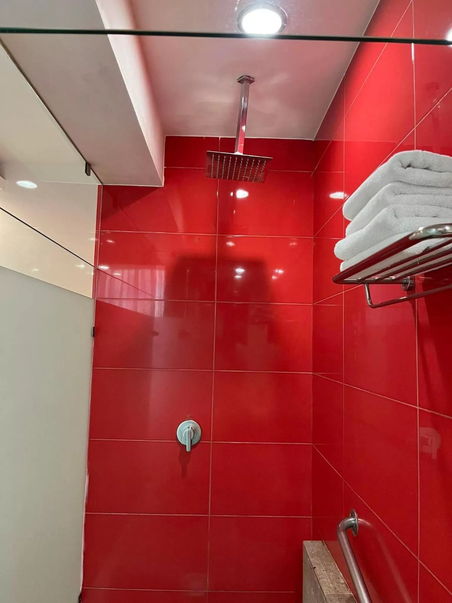 Shower in Zújmú Business Boutique Hotel