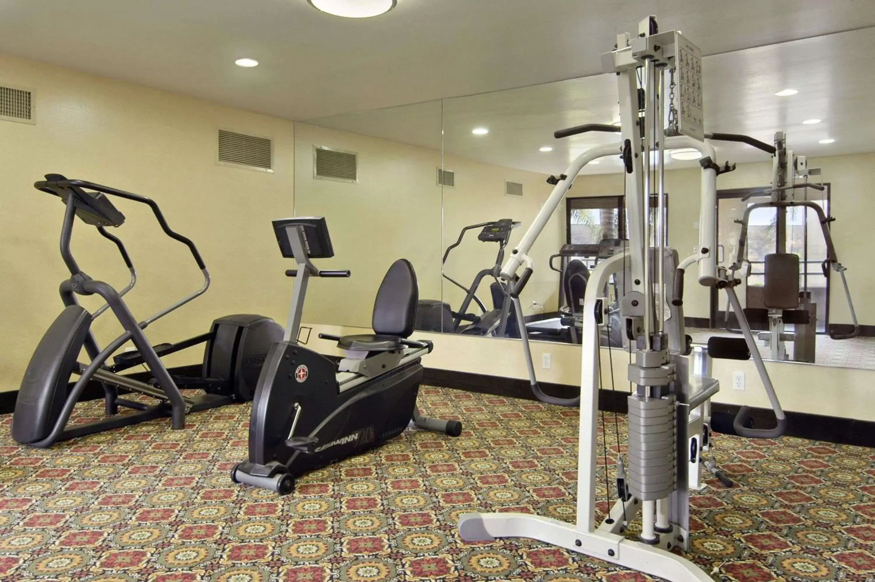 Fitness centre/facilities, Fitness Center/Facilities in Travelodge by Wyndham Commerce Los Angeles Area