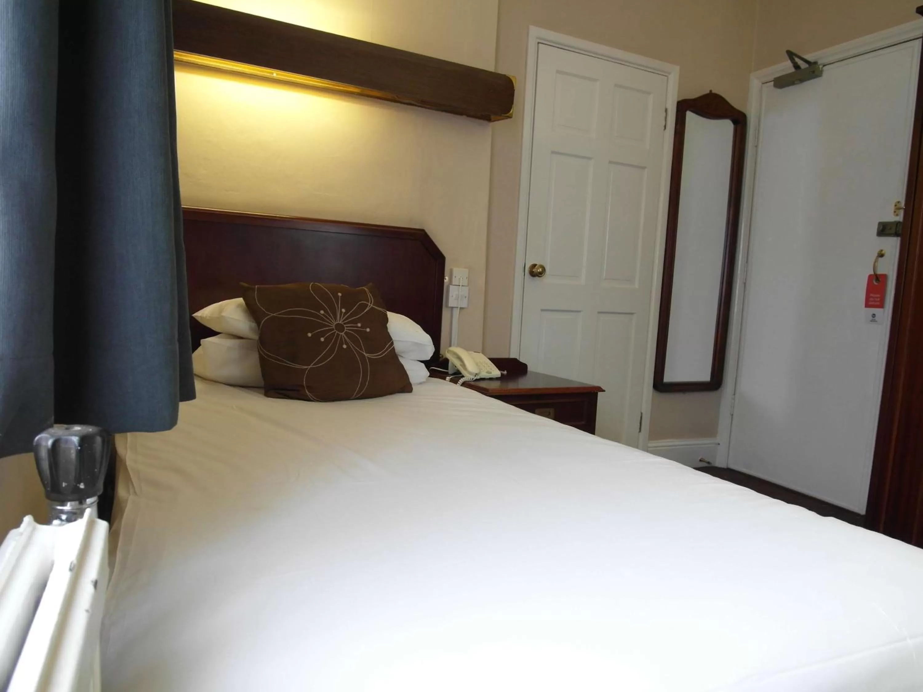 Bedroom, Bed in Best Western The George Hotel, Swaffham