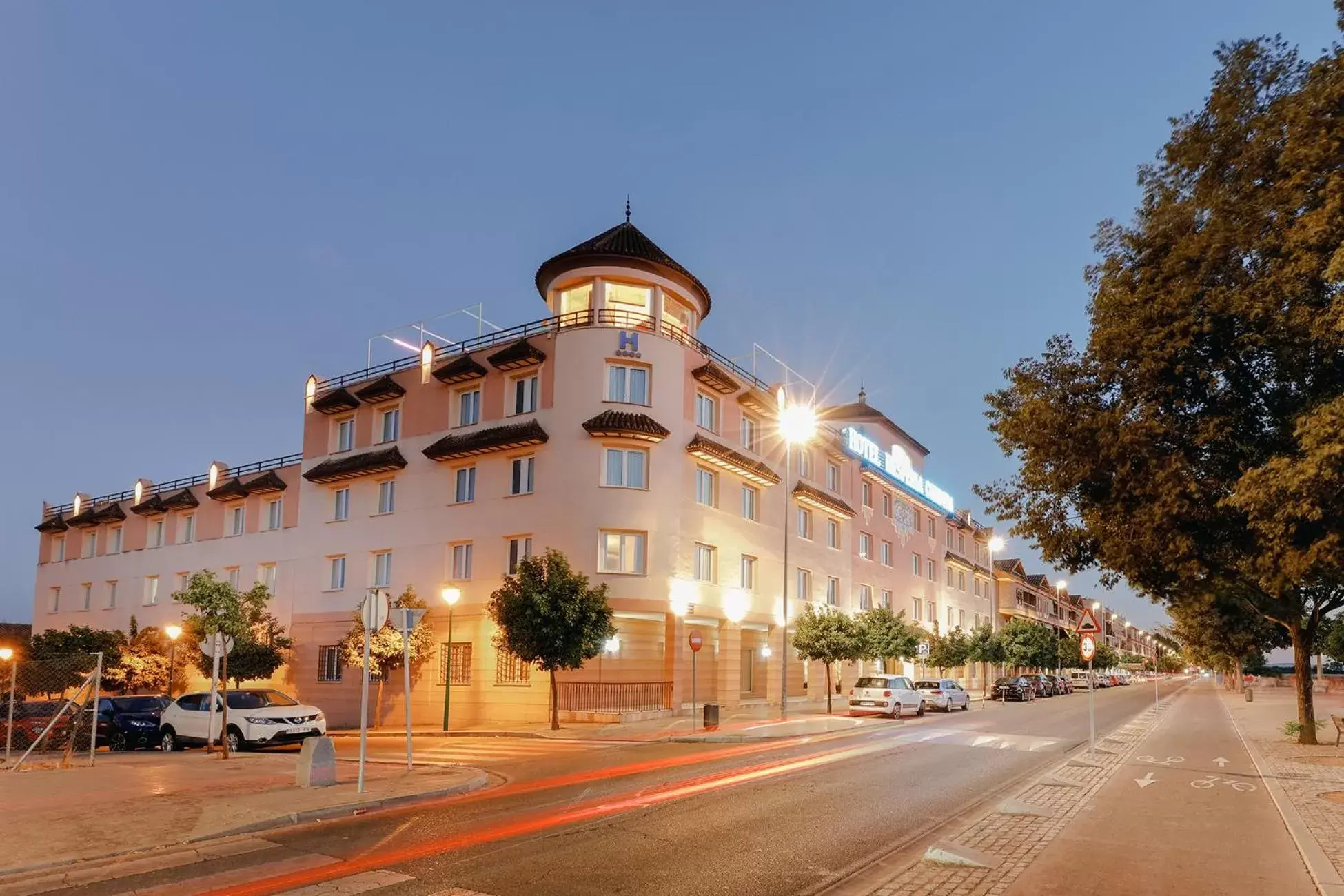 Facade/entrance, Property Building in Hesperia Córdoba