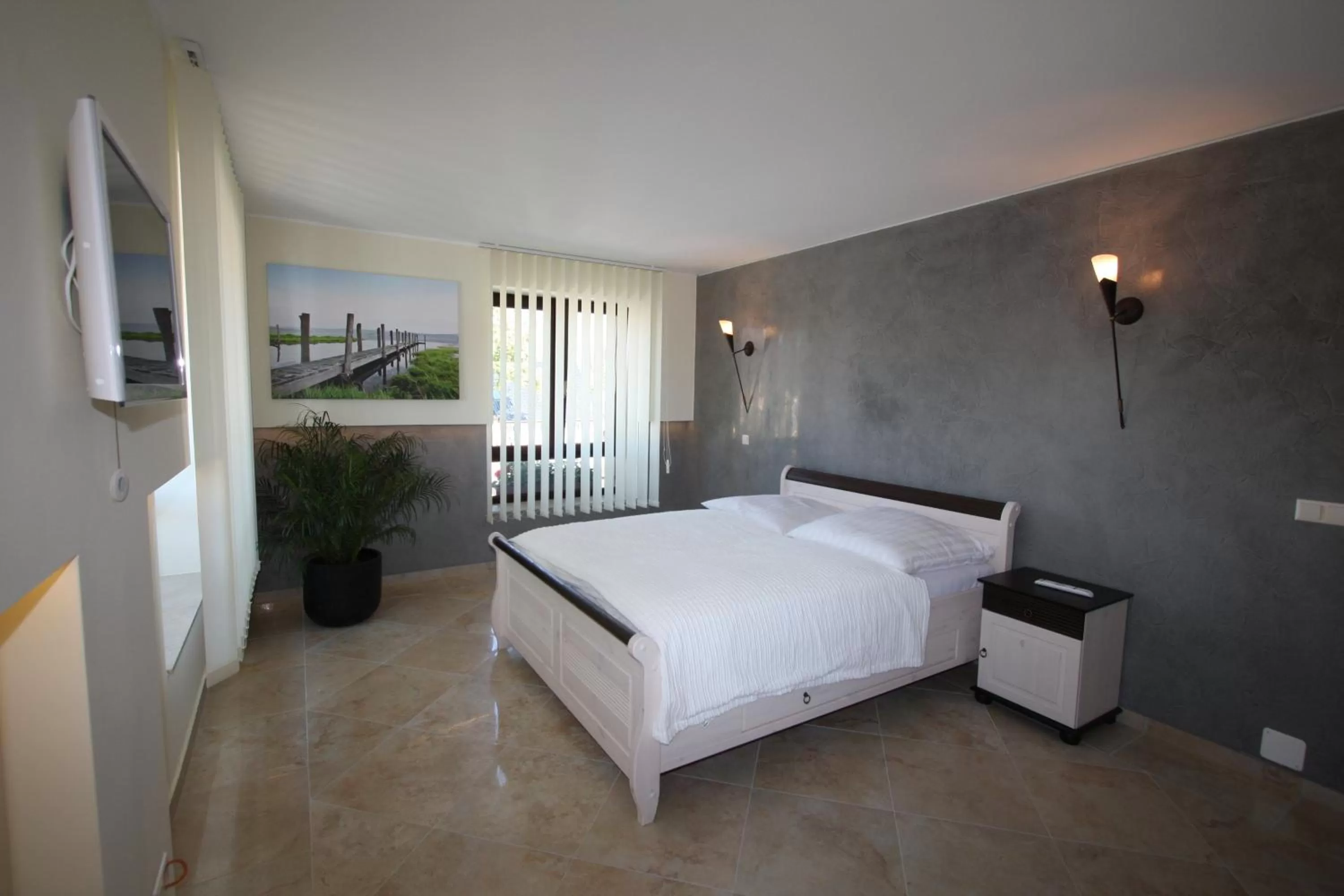 Photo of the whole room, Bed in Hotel Da Gianni GmbH