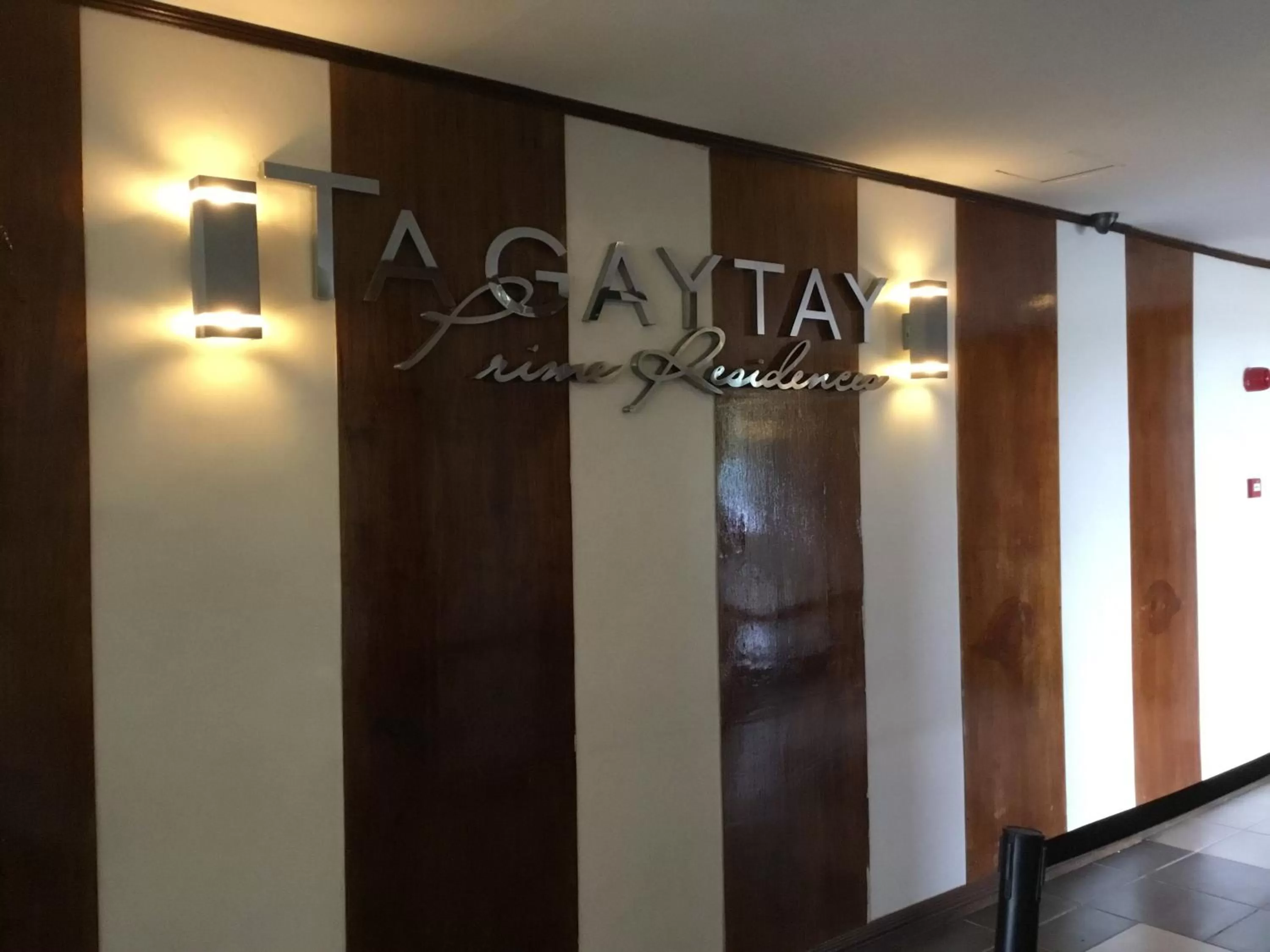 Condo with Free Swimming Pool & Viewing Deck