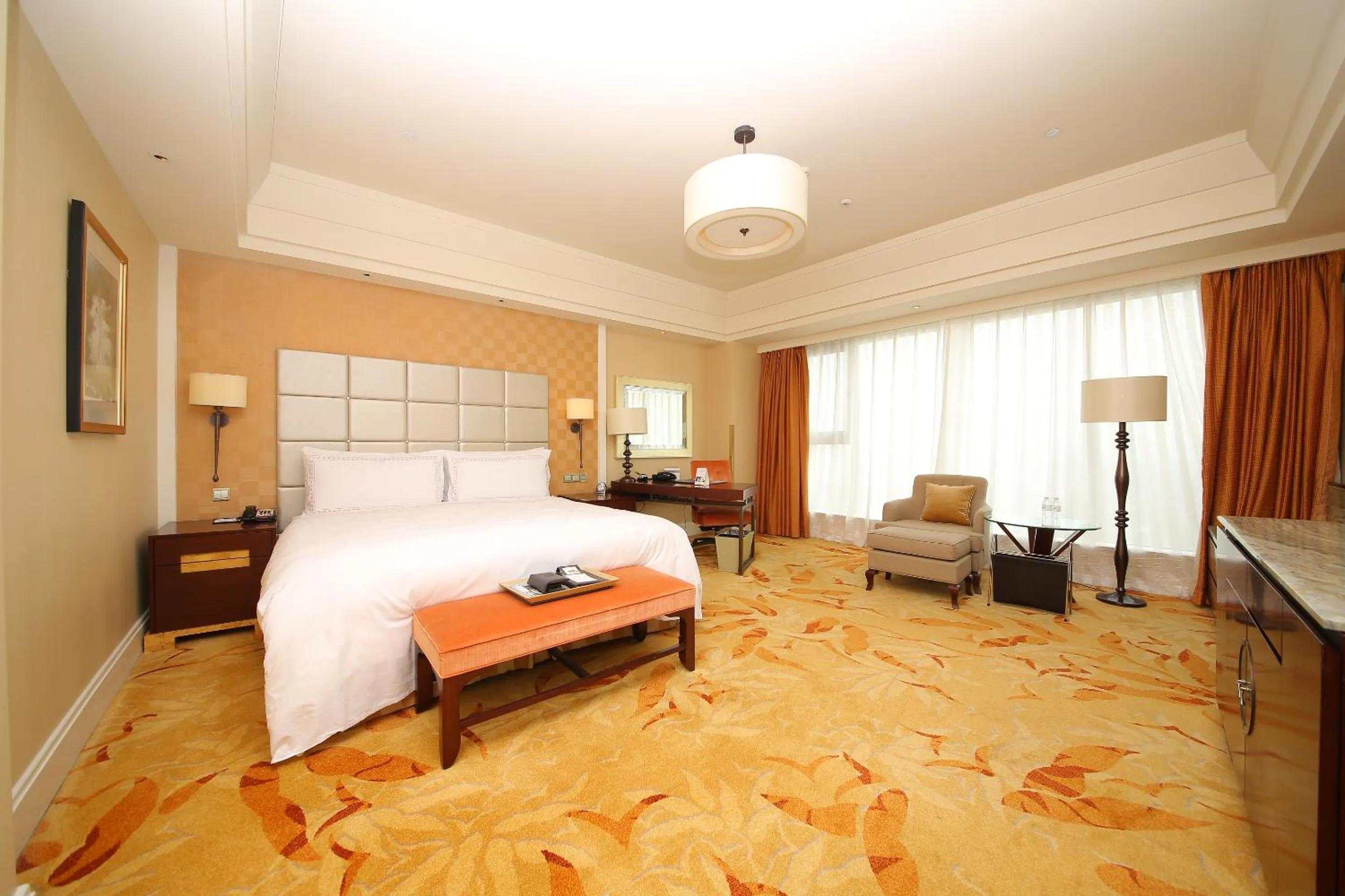Photo of the whole room, Bed in Fairmont Yangcheng Lake