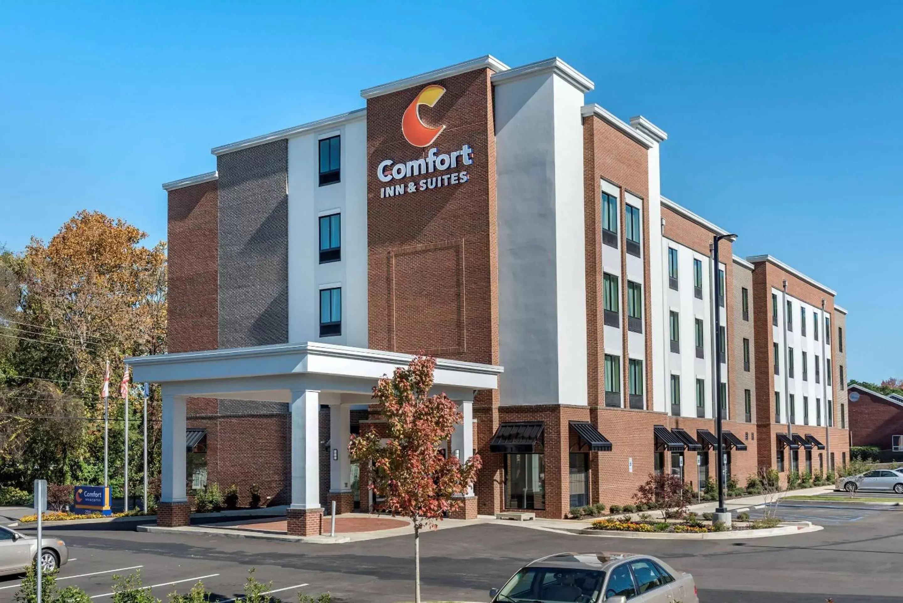 Property Building in Comfort Inn & Suites Downtown near University