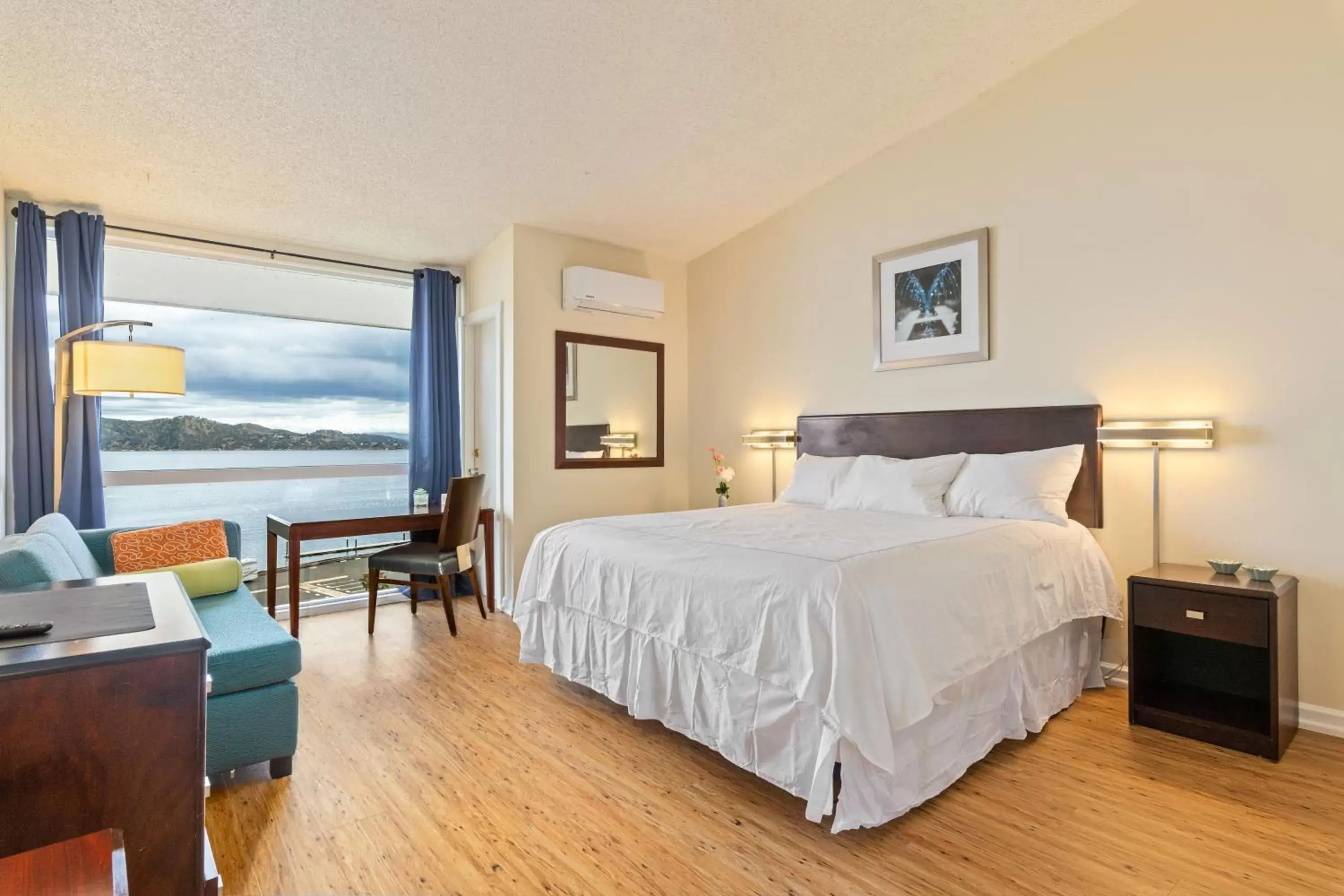 Bed in Konocti Harbor Resort