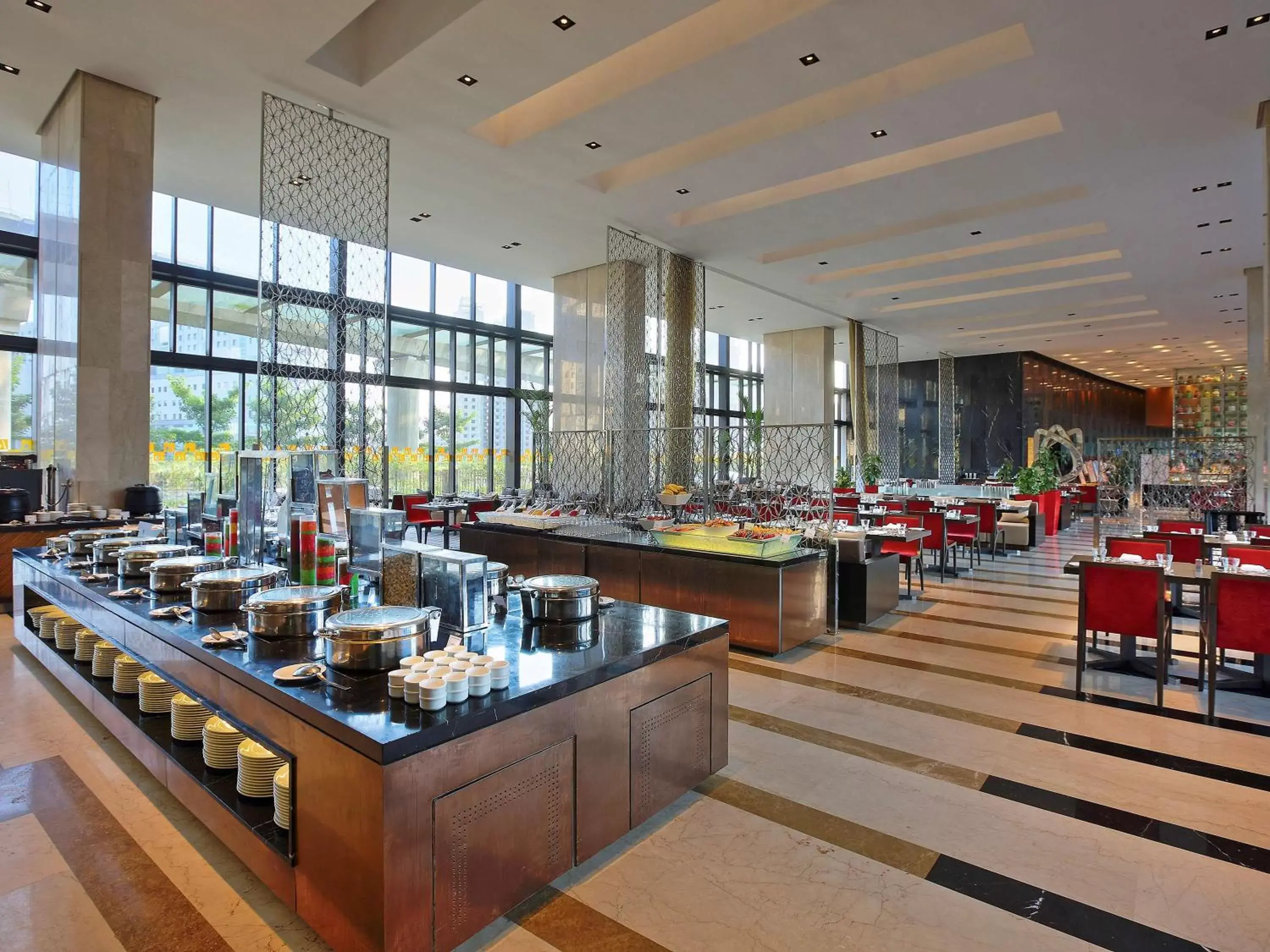 Restaurant/Places to Eat in Novotel Kolkata Hotel and Residences
