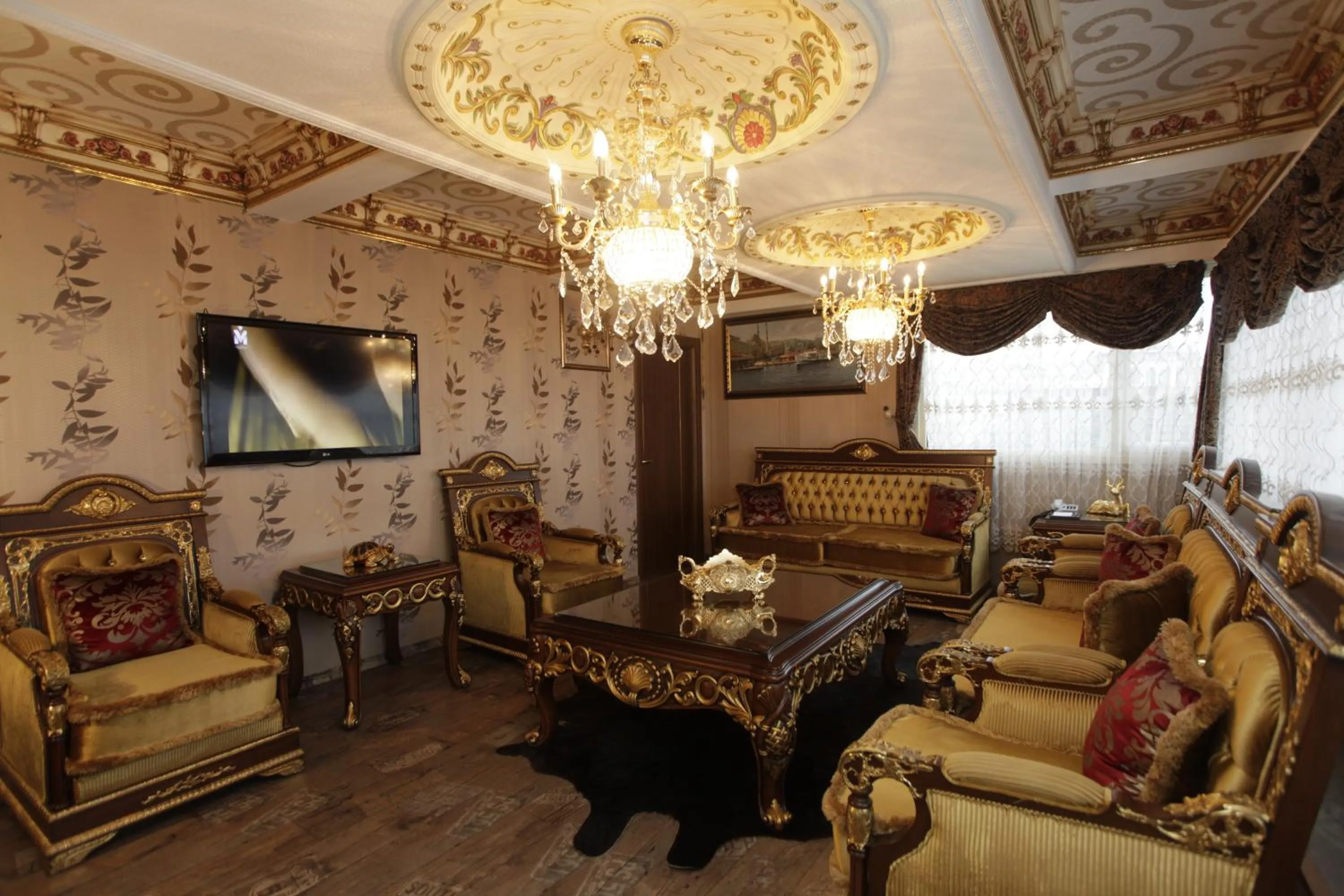 Living room in Marmaray Hotel