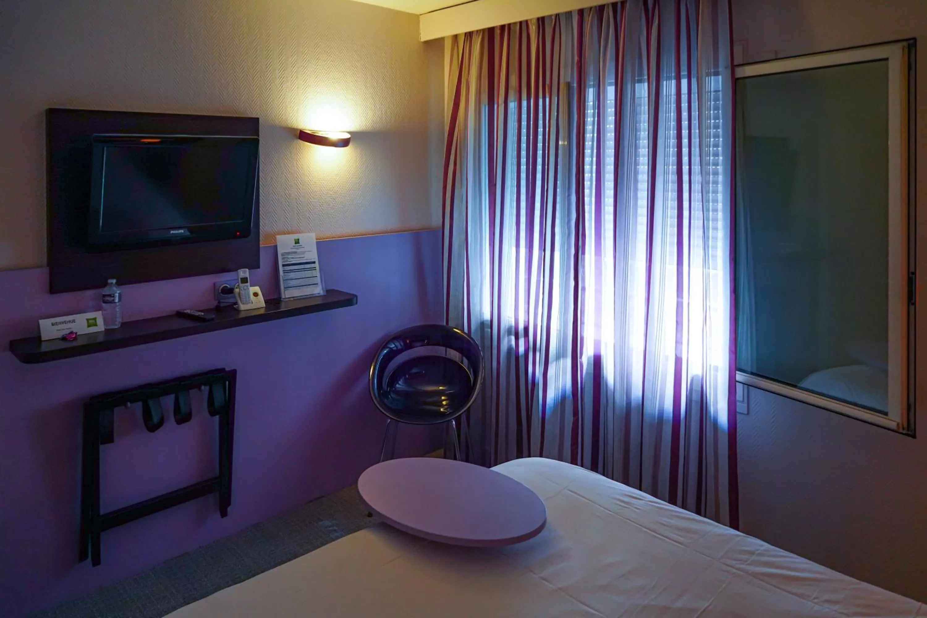 Shower, Bed in ibis Styles Marseille Centre Prado Place Castellane