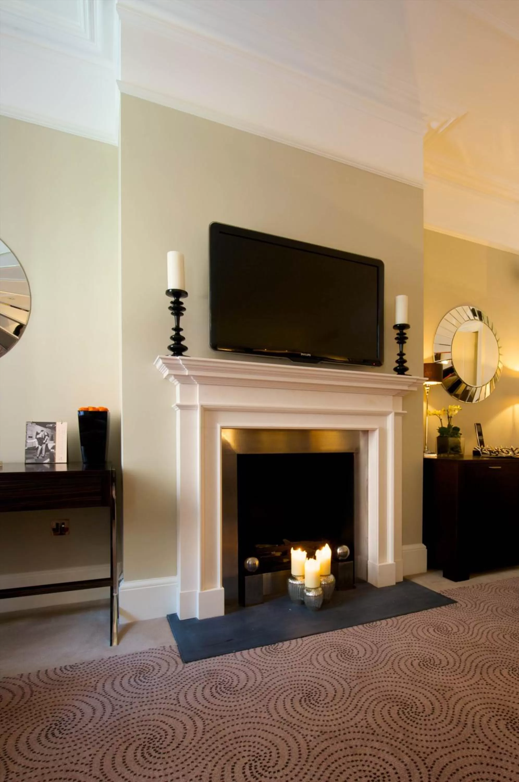 Communal lounge/ TV room in Taj 51 Buckingham Gate Suites and Residences