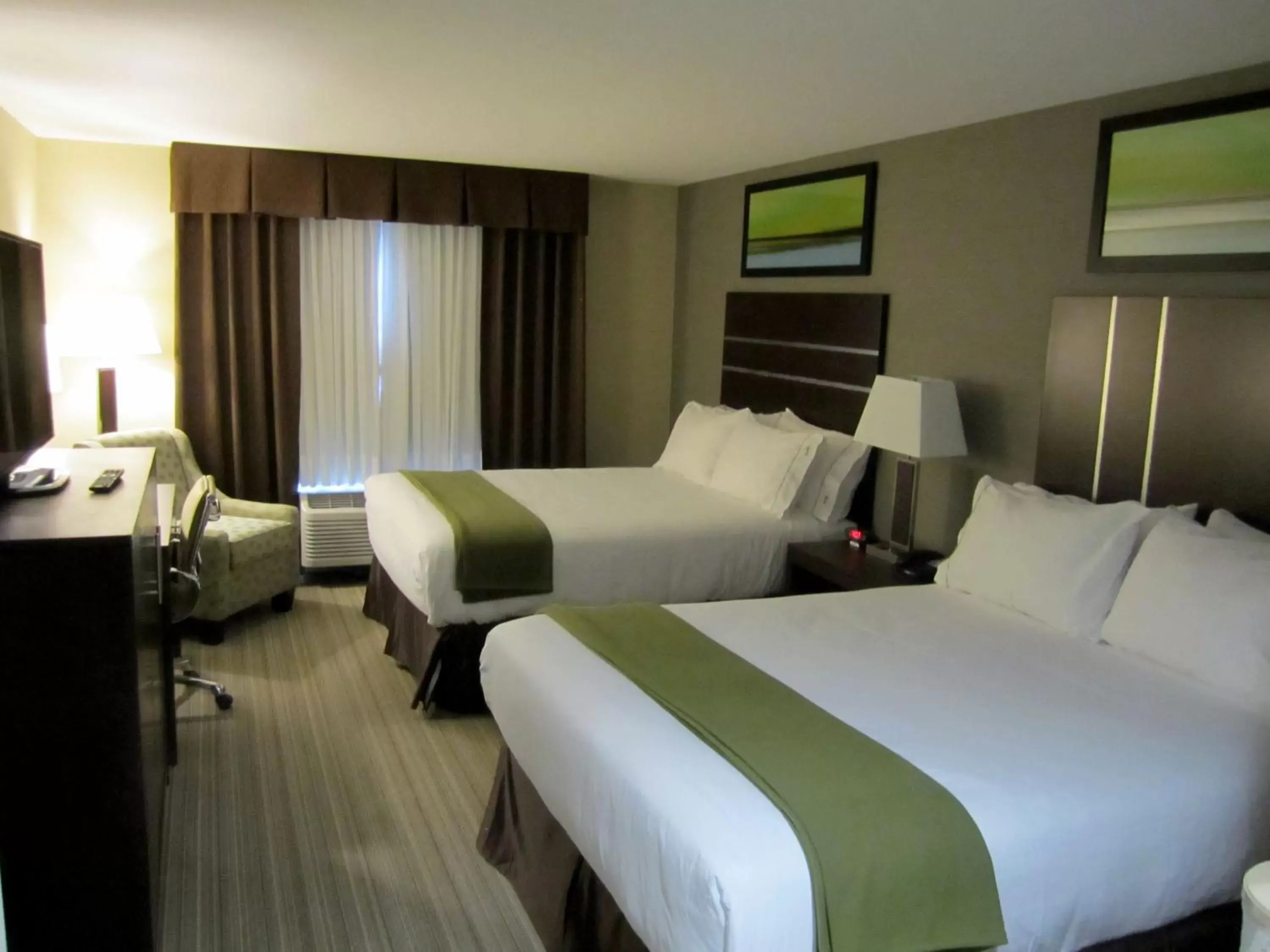 Photo of the whole room, Bed in Holiday Inn Express Golden-Kicking Horse, an IHG Hotel