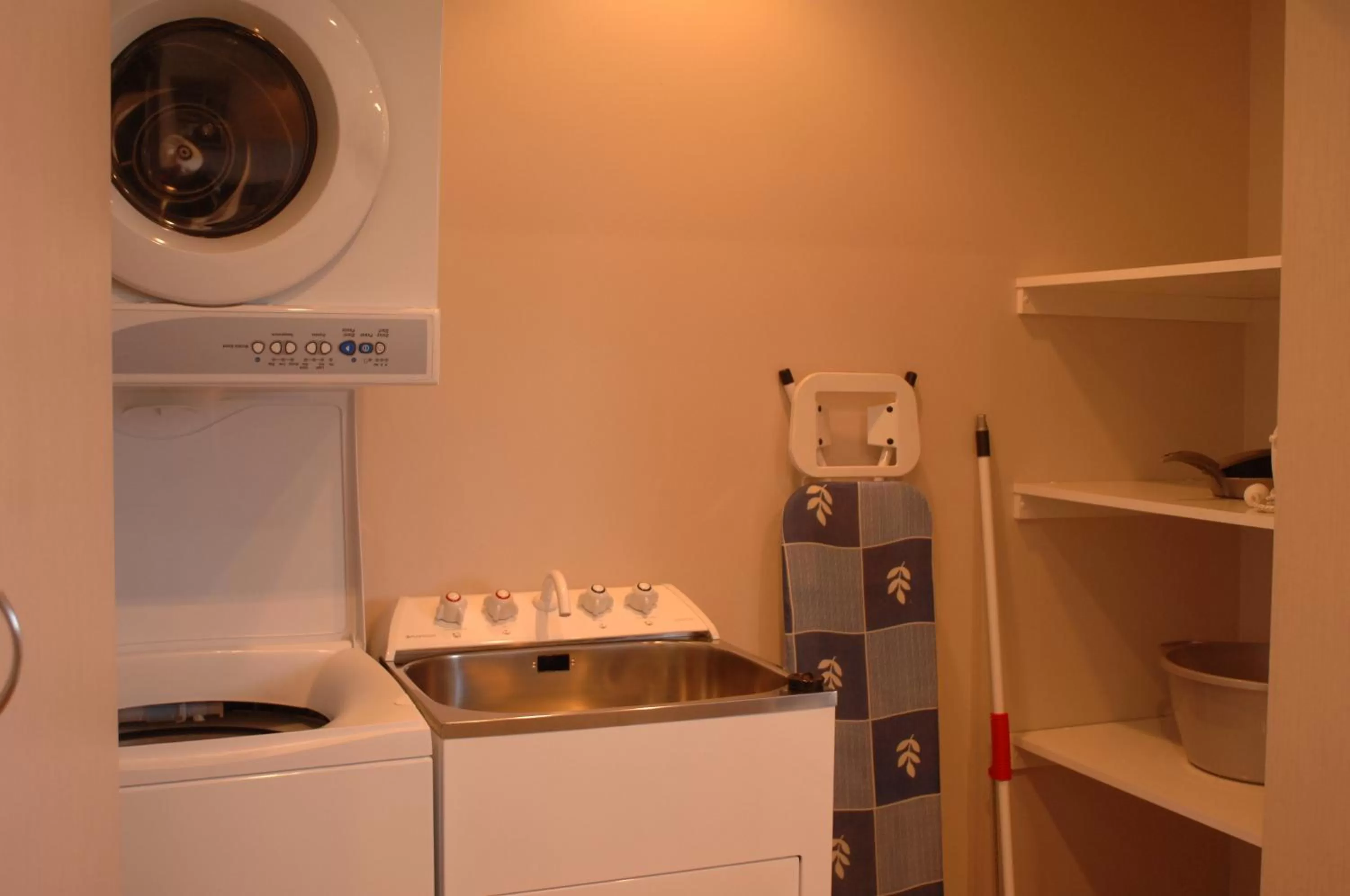 Kitchen/Kitchenette in 295 on Tay Motel