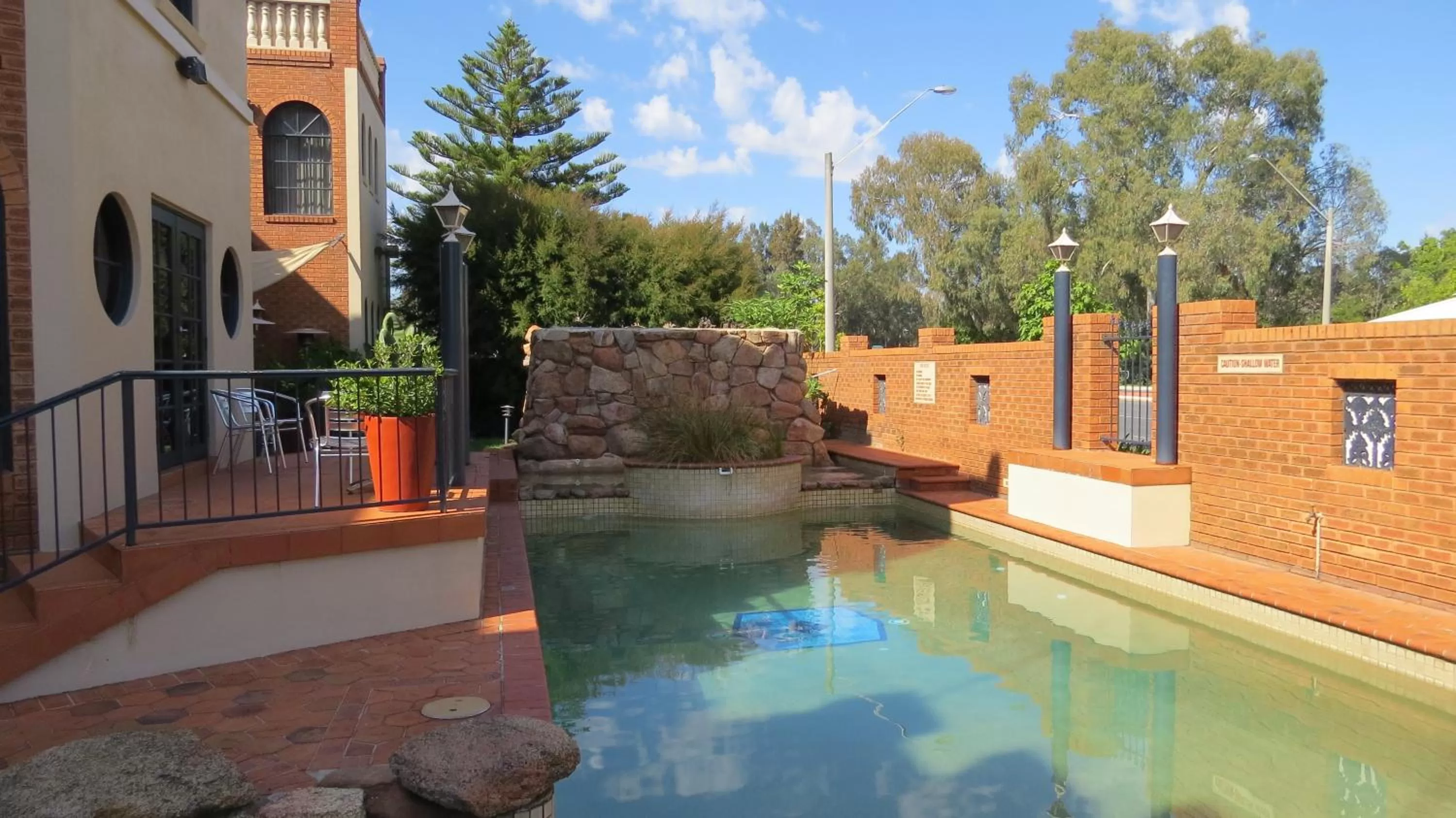 Swimming pool in Albury Paddlesteamer