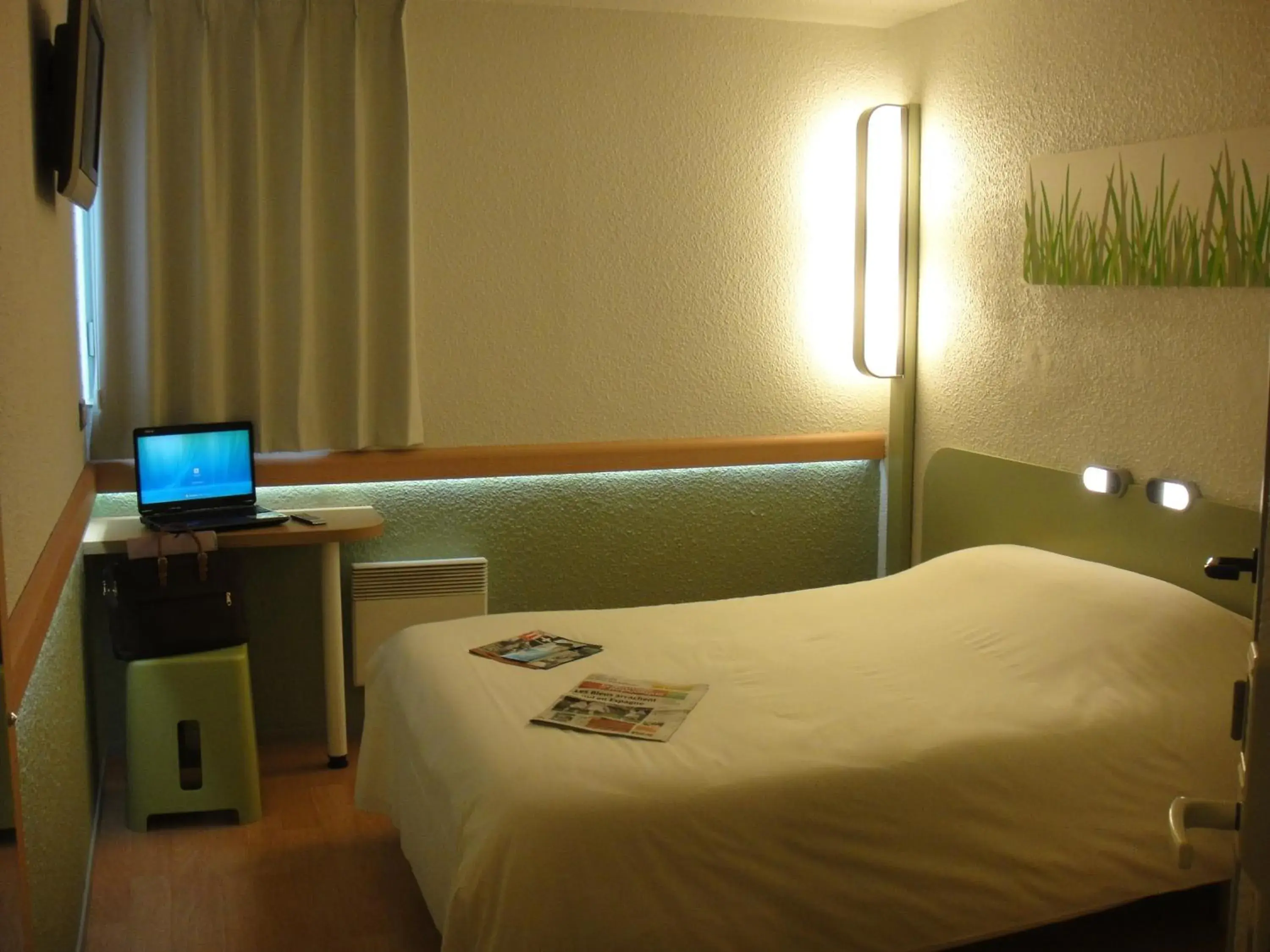 Photo of the whole room, Bed in ibis budget Châtellerault Nord