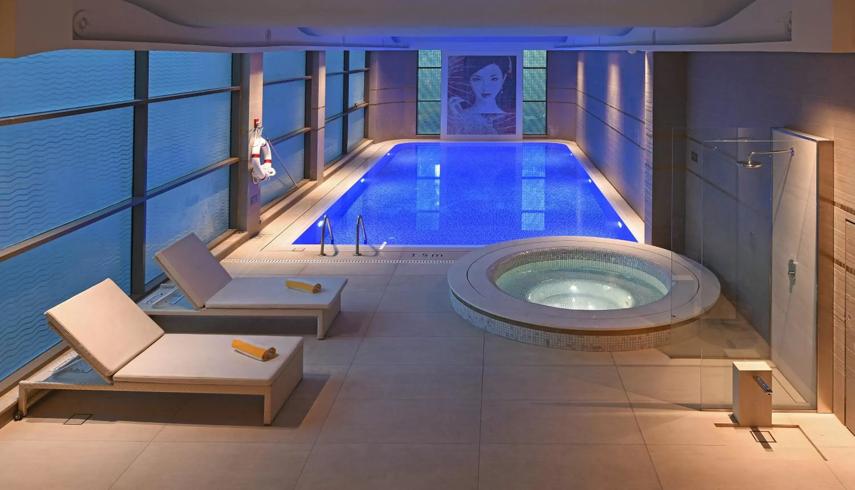 Hot Tub, Swimming Pool in Hilton Amman