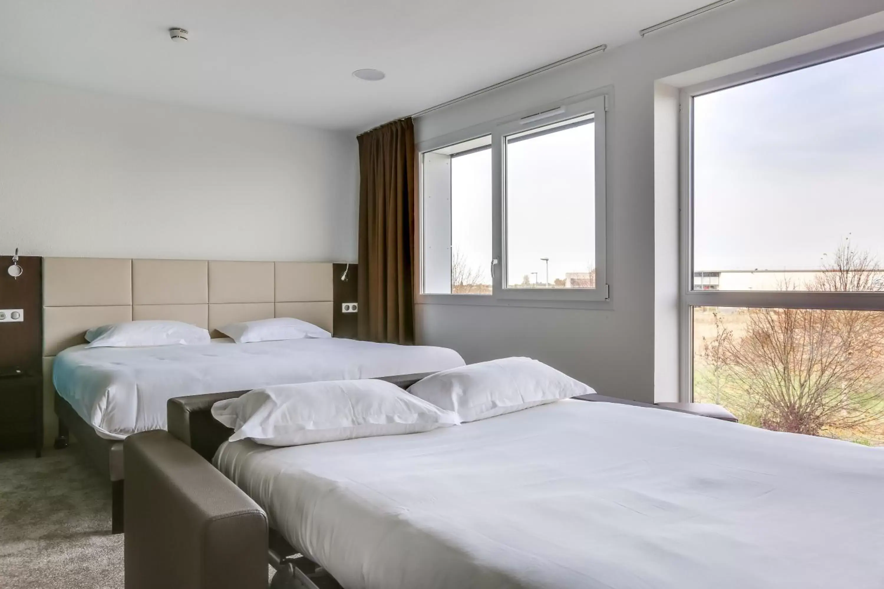 Bed in The Originals City, Hôtel Caen Mémorial Bed in The Originals City, Hôtel Caen Mémorial