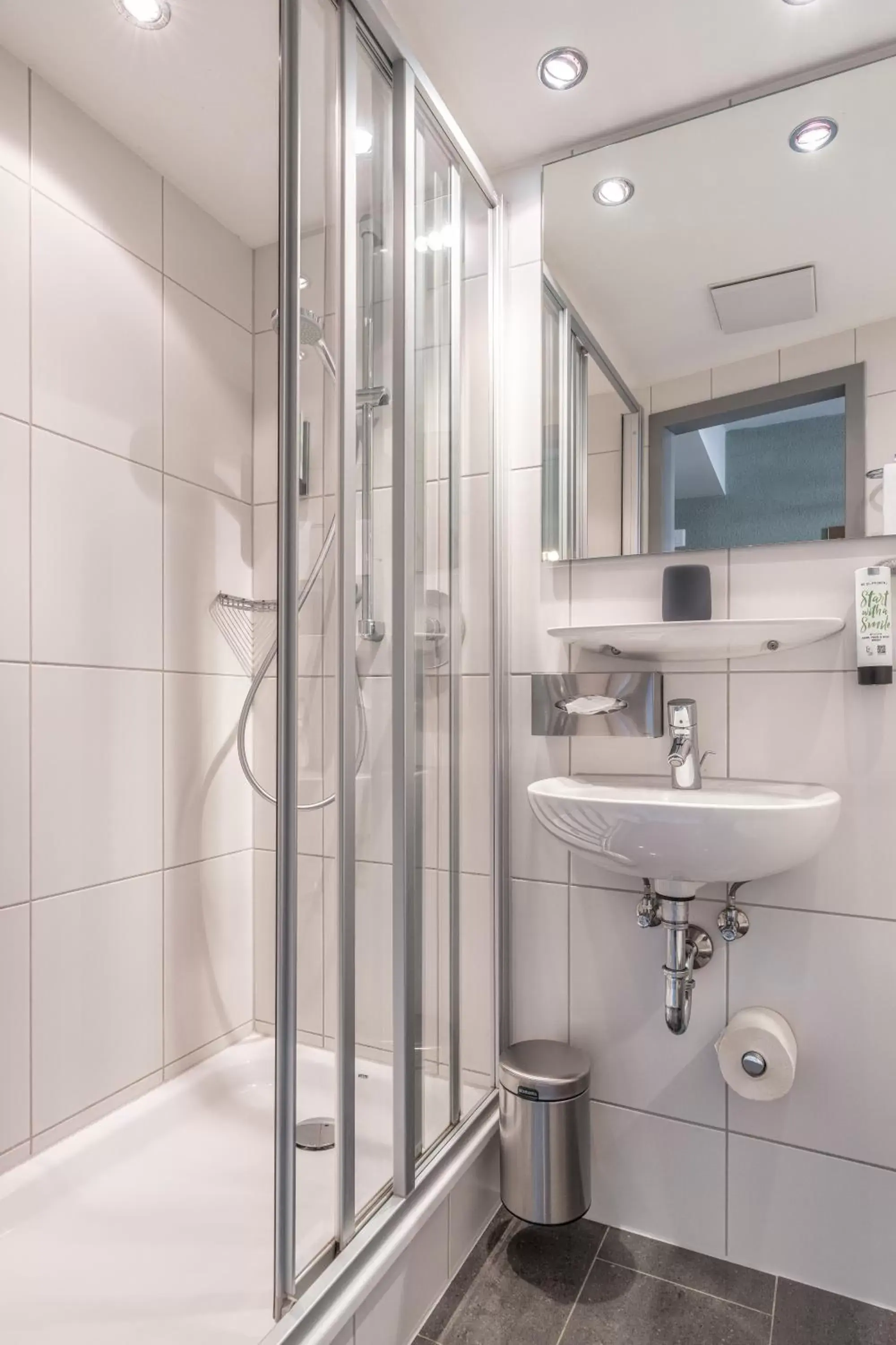 Shower, Bathroom in flexymotel Schönenwerd