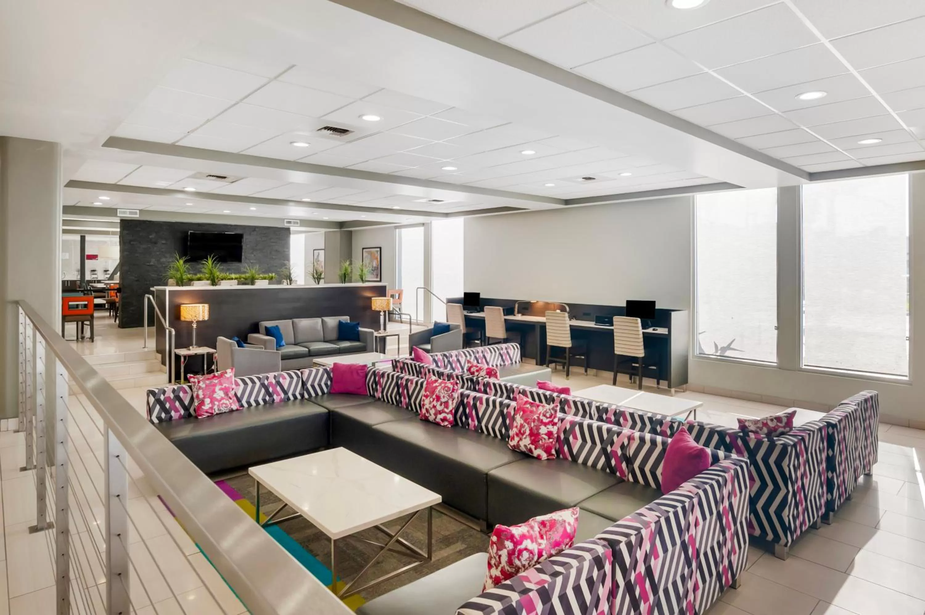 Lobby or reception in Best Western Plus Commerce Hotel