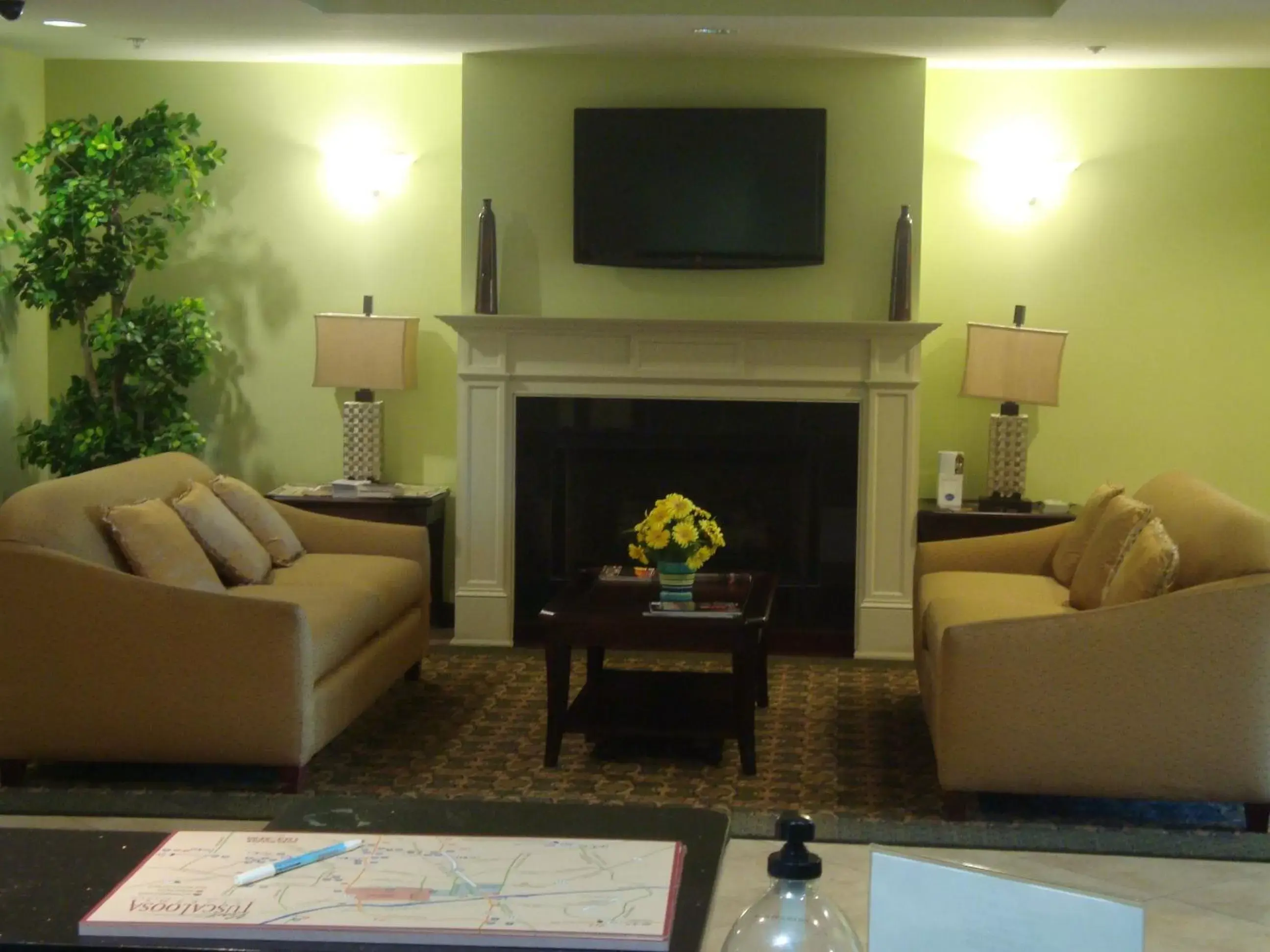 Lobby or reception, Seating Area in Ambassador Inn & Suites