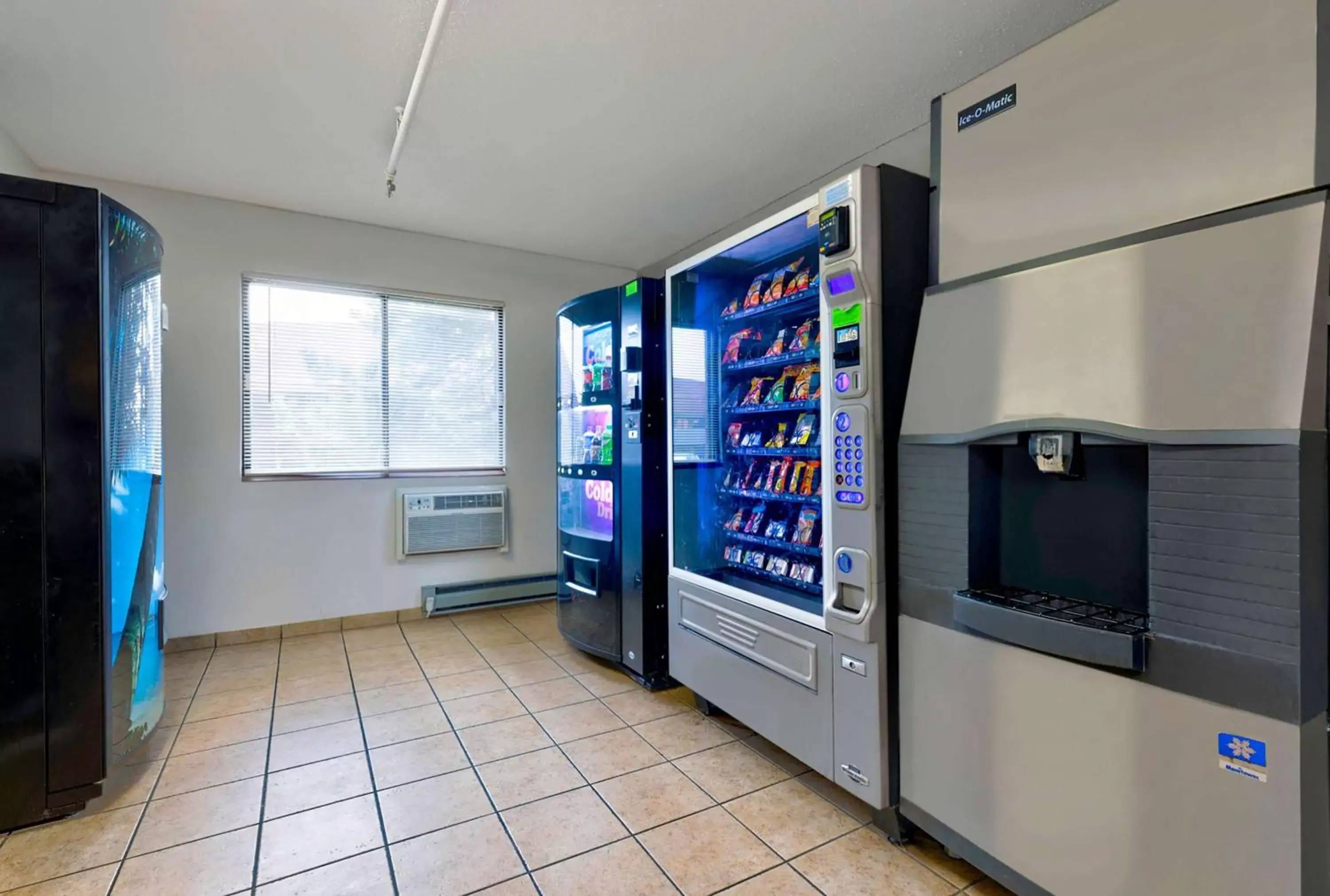 Property building in Motel 6-Oak Creek, WI Property building in Motel 6-Oak Creek, WI