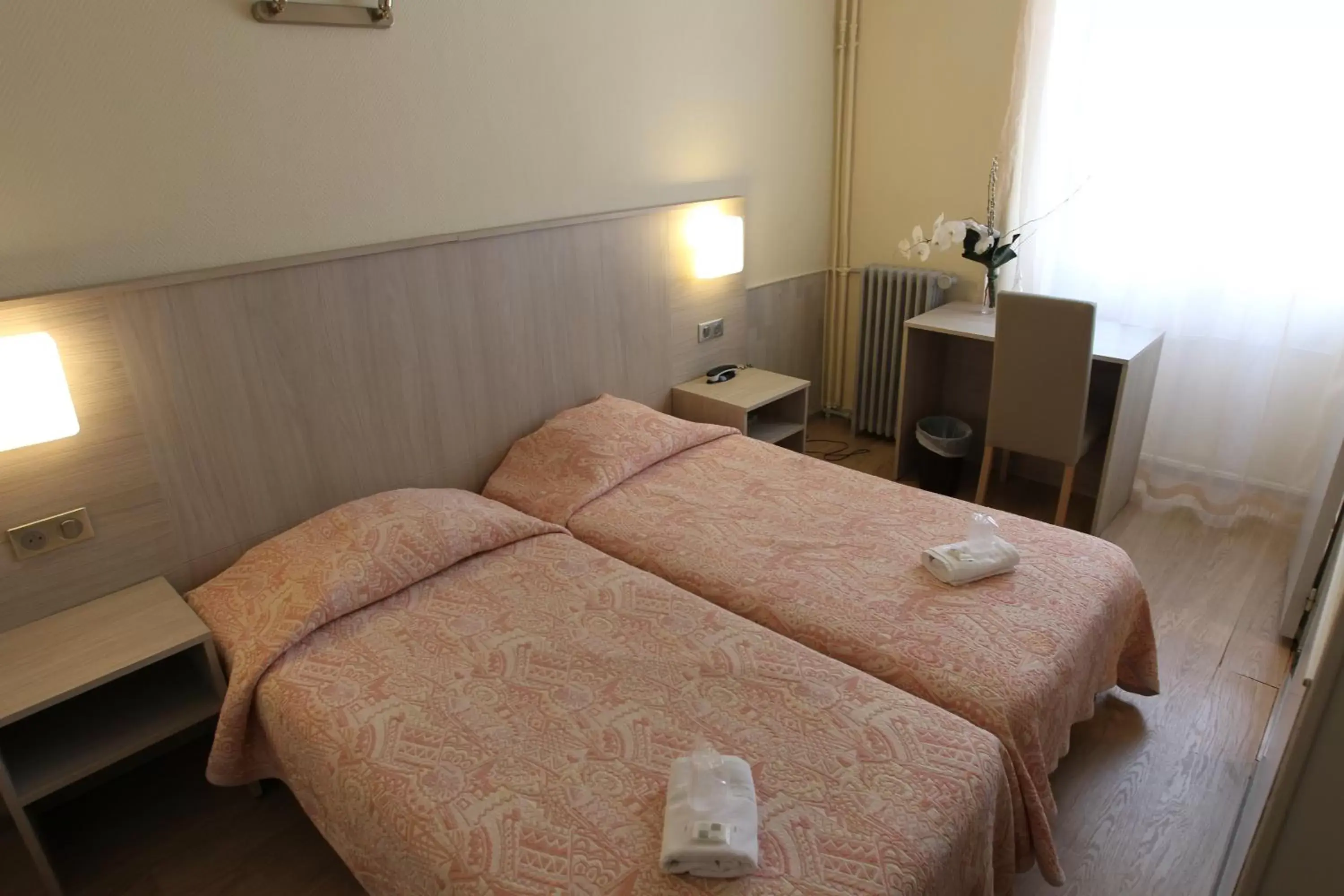 Comfort Double or Twin Room in Hotel de La Paix Comfort Double or Twin Room in Hotel de La Paix