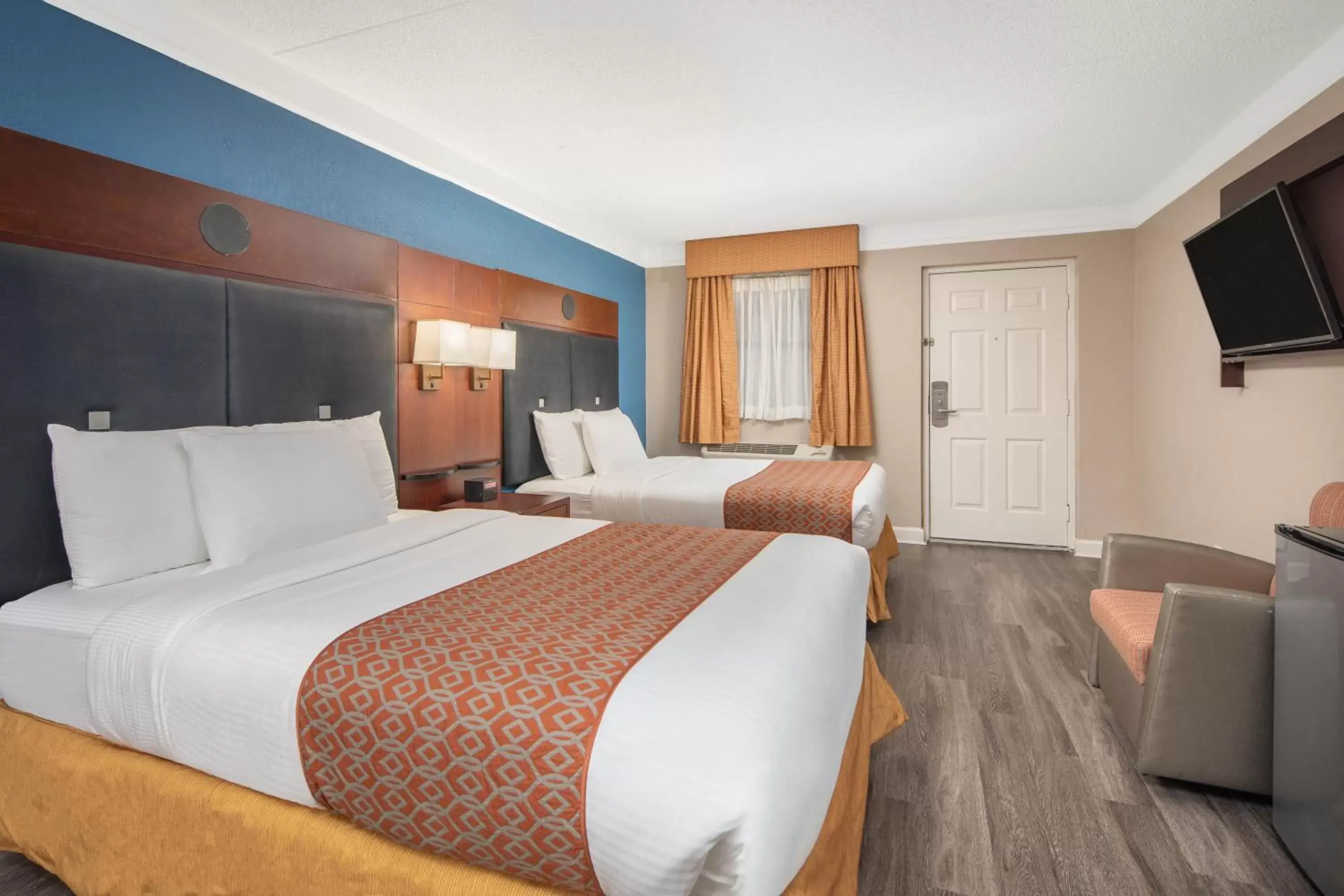 Photo of the whole room, Bed in Baymont by Wyndham Marietta/Atlanta North