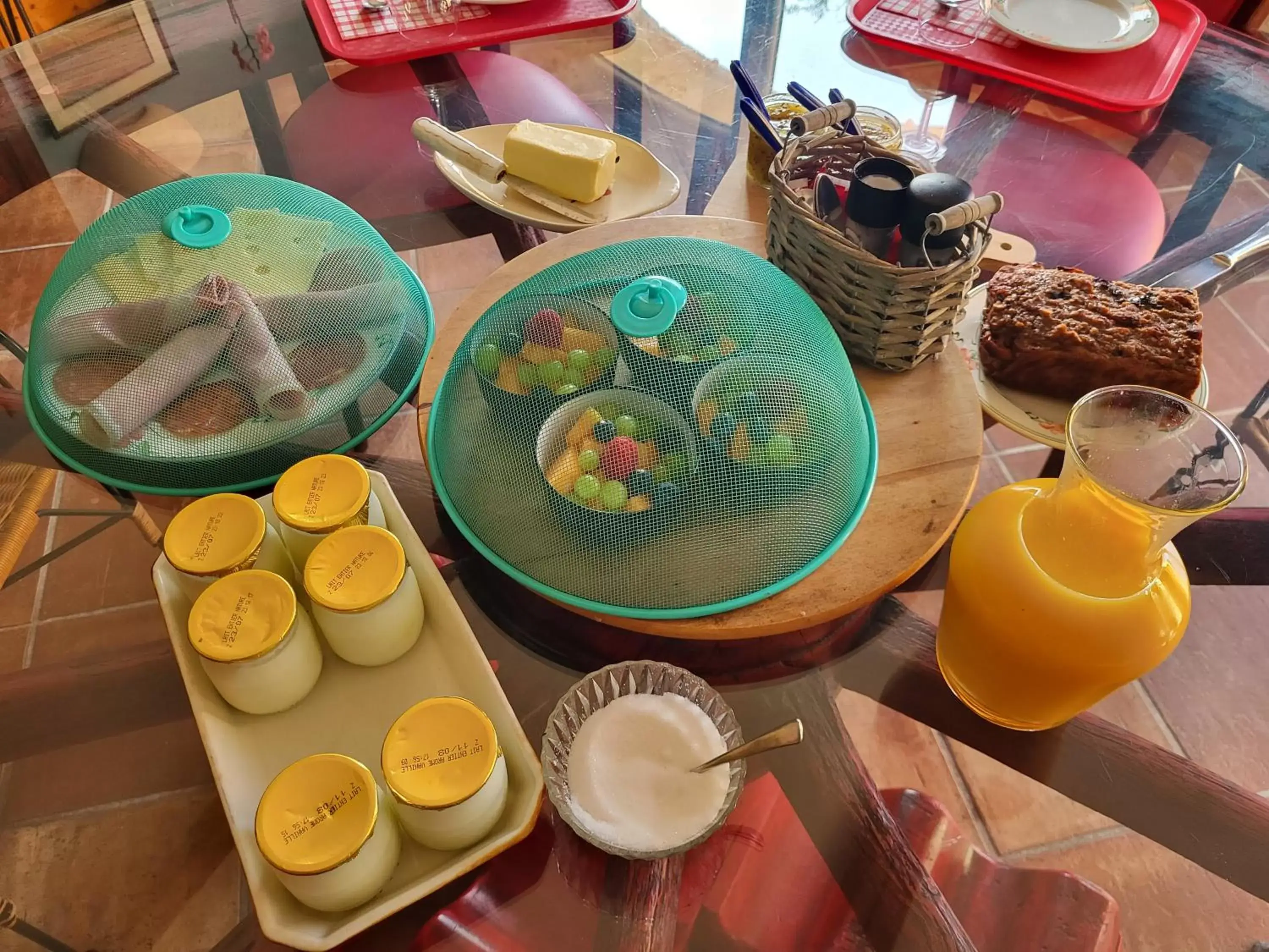 Continental breakfast in Domaine de La Sarrotte