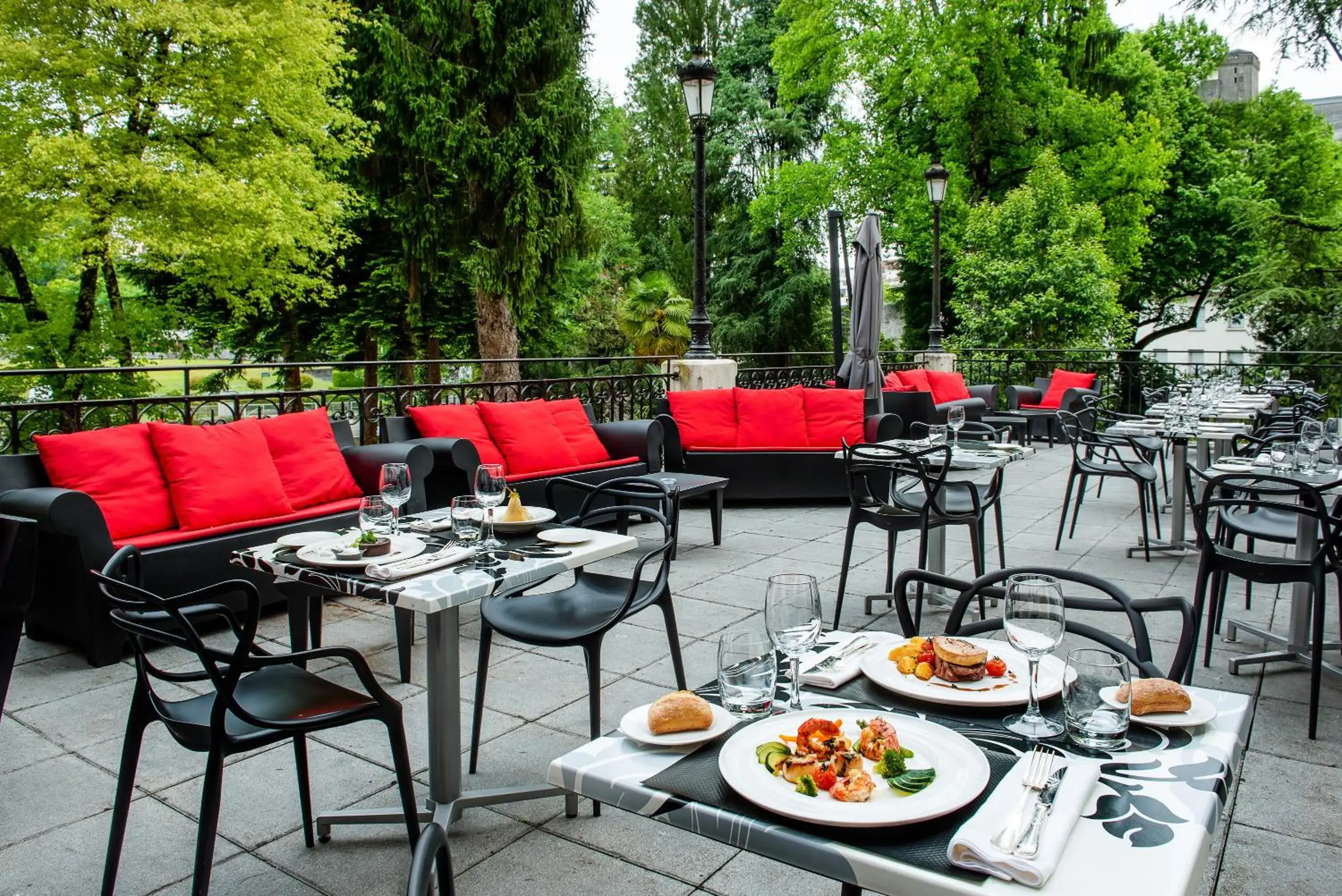 Patio, Restaurant/Places to Eat in Grand Hotel Gallia & Londres