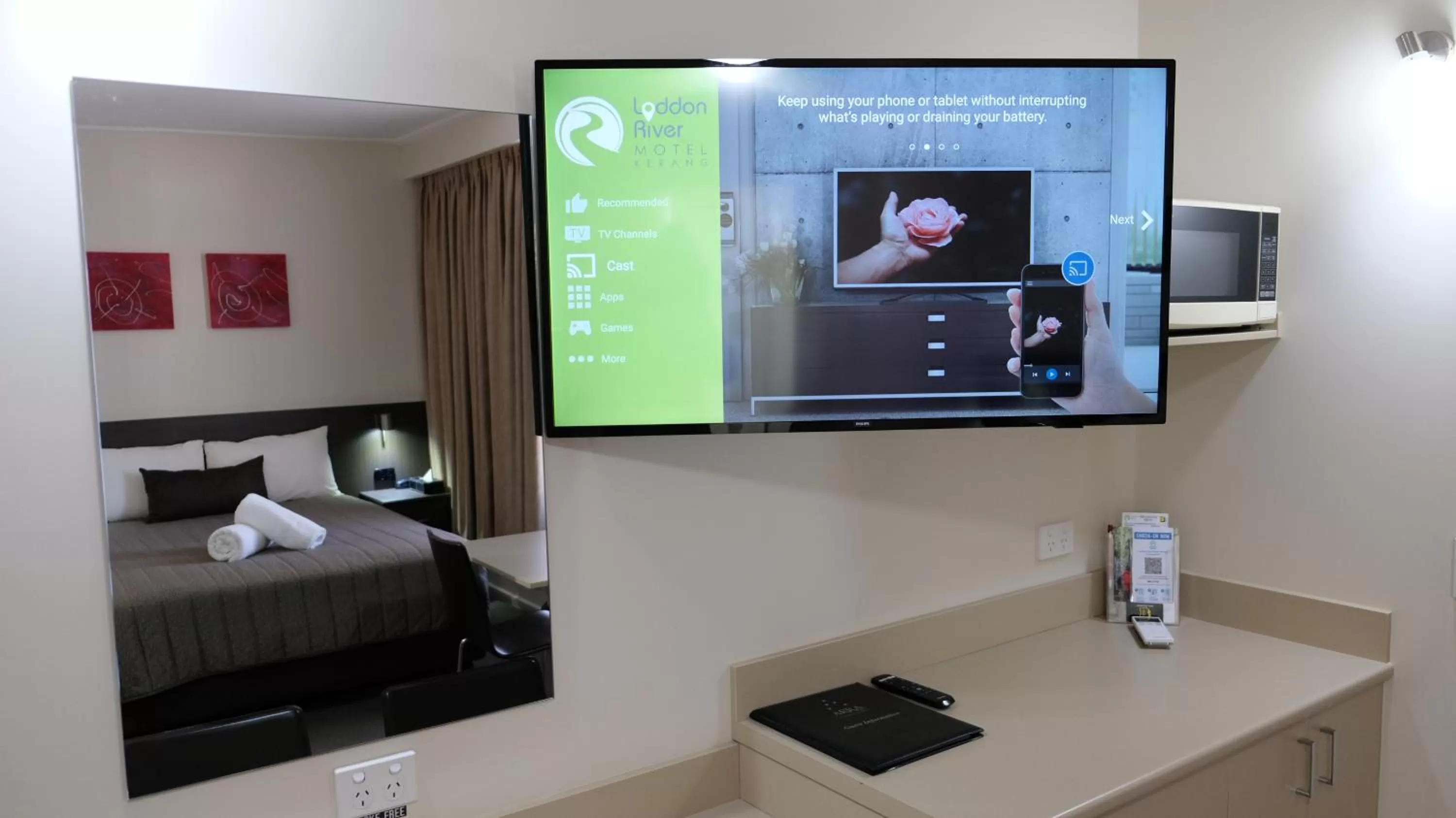 Bed in Loddon River Motel Kerang