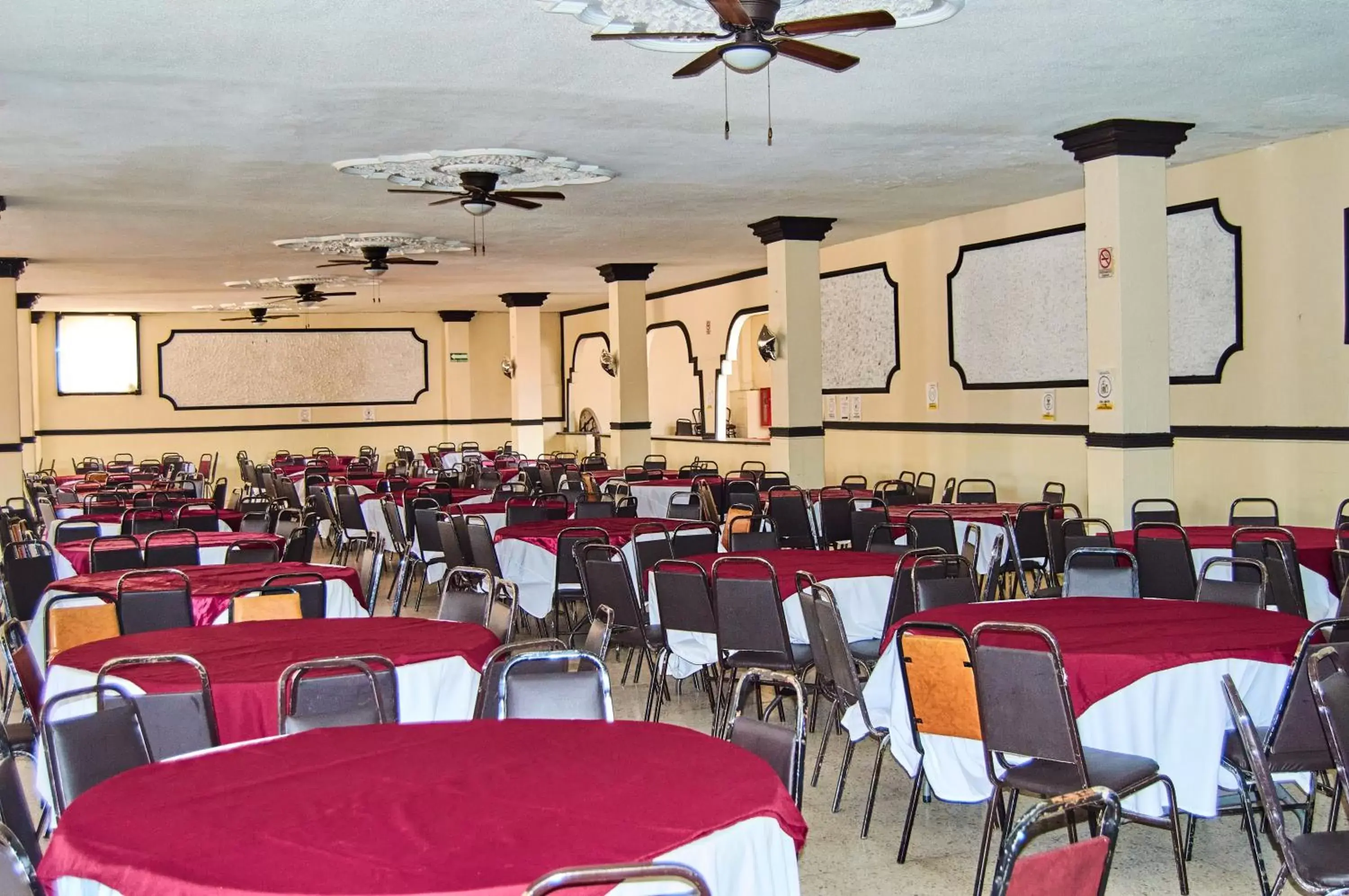 Meeting/conference room, Restaurant/Places to Eat in Hotel del Alba Inn & Suites