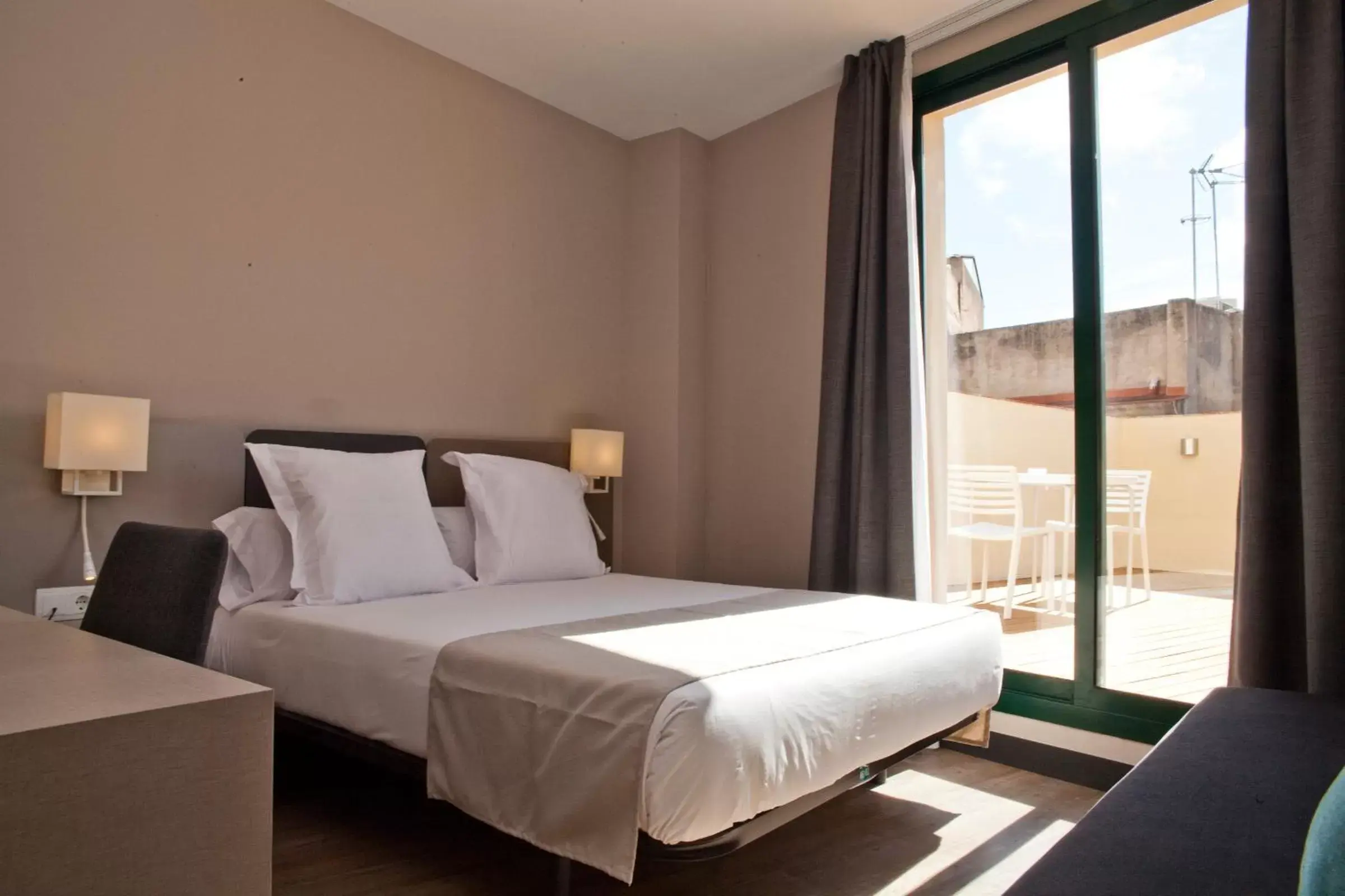Balcony/Terrace, Bed in May Ramblas Hotel
