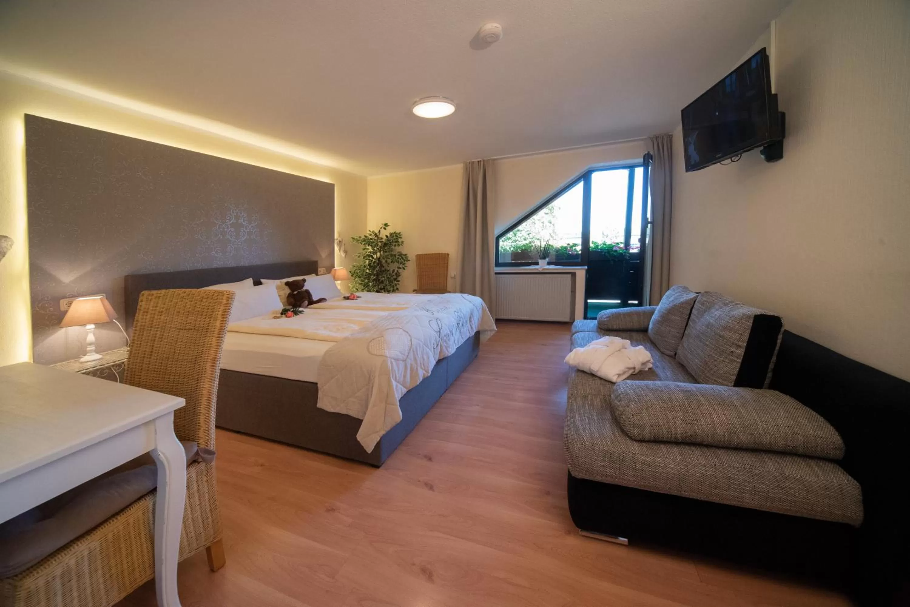 Photo of the whole room, Bed in Hotel Garni Zum Grünen Baum