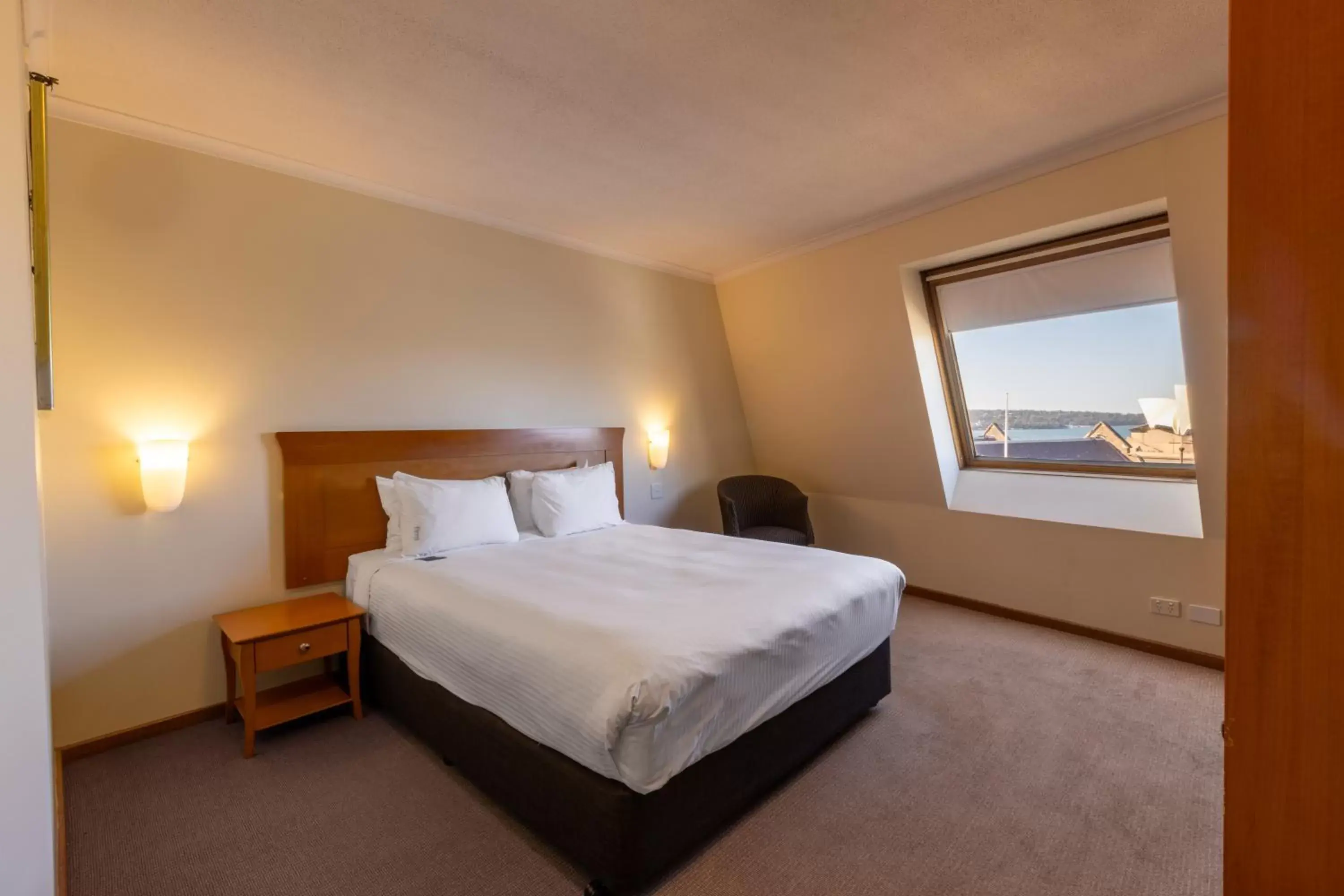 View (from property/room), Bed in Rydges Sydney Harbour
