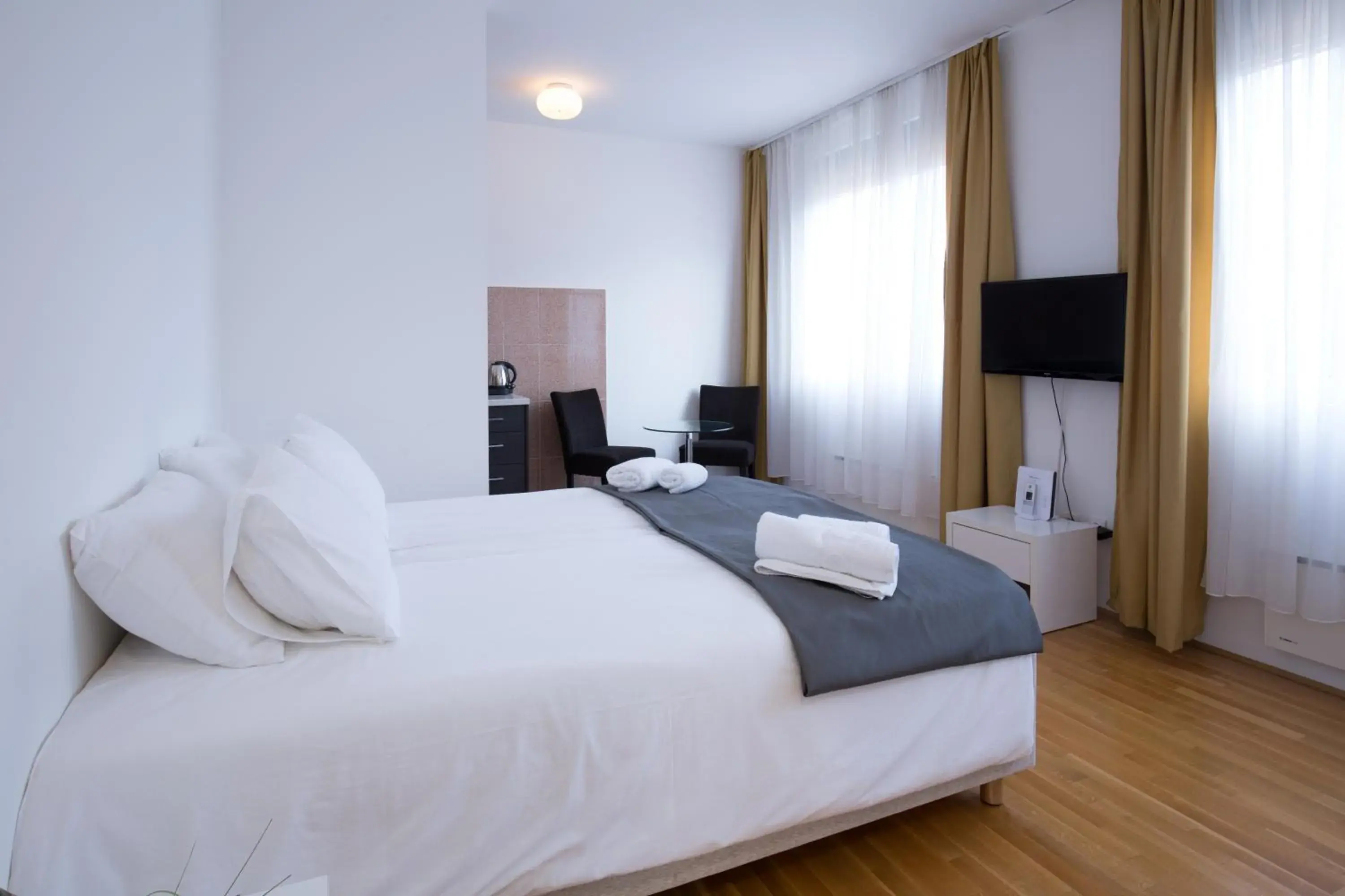 TV and multimedia, Bed in Nova City Hotel Signature Collection Belgrade